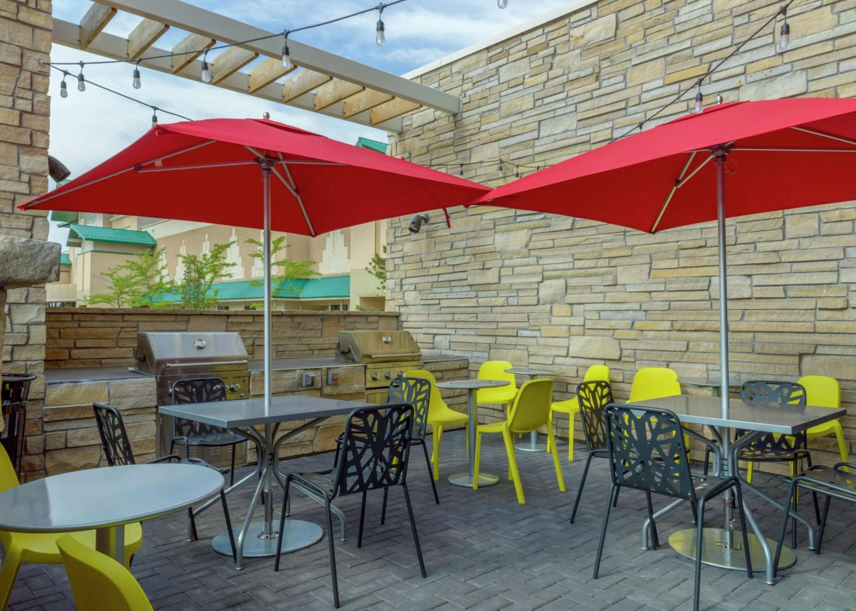 Dining area in Home2 Suites By Hilton Fort Collins