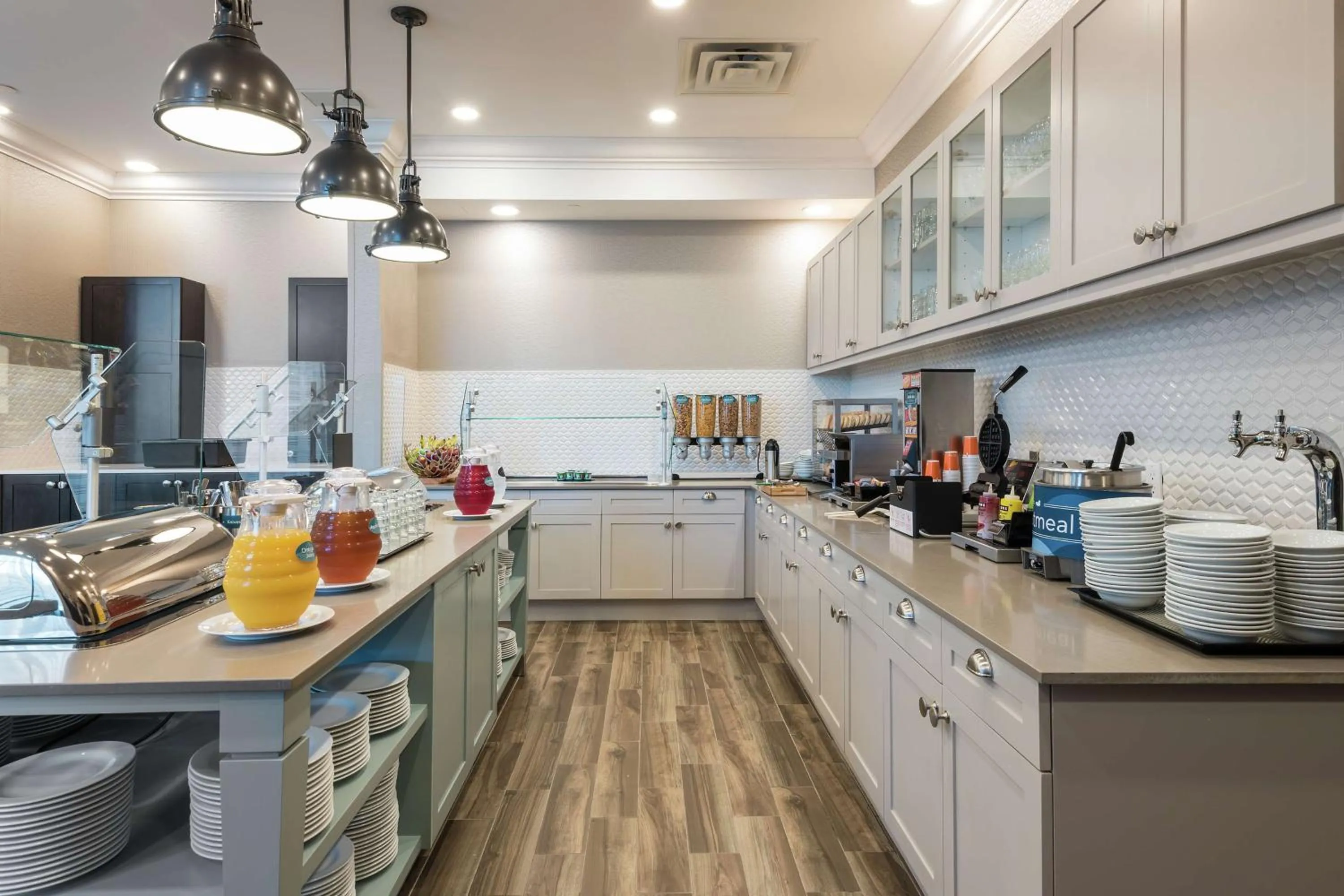 Dining area in Homewood Suites By Hilton Ottawa Airport