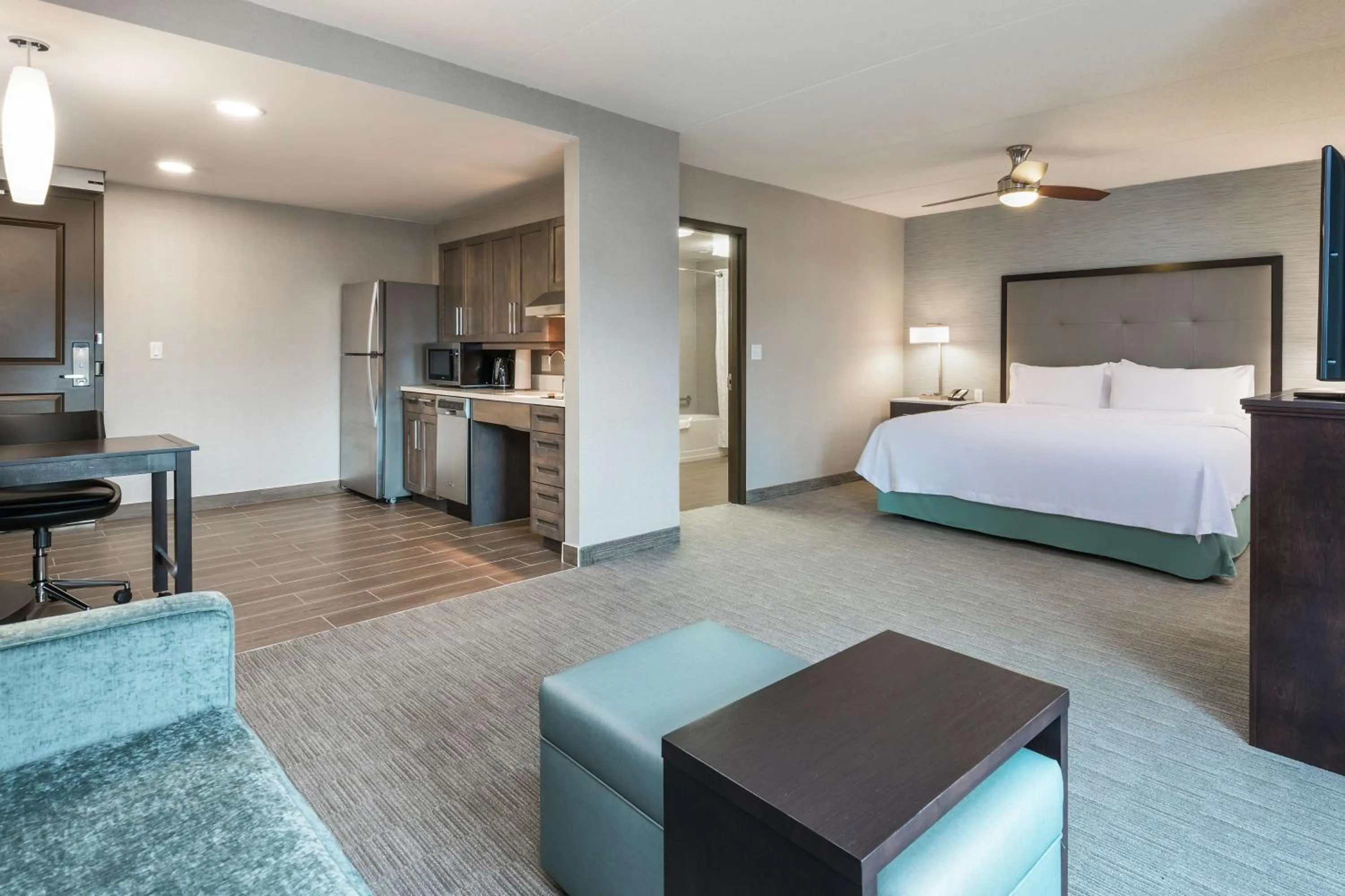 Bedroom, Bed in Homewood Suites By Hilton Ottawa Airport