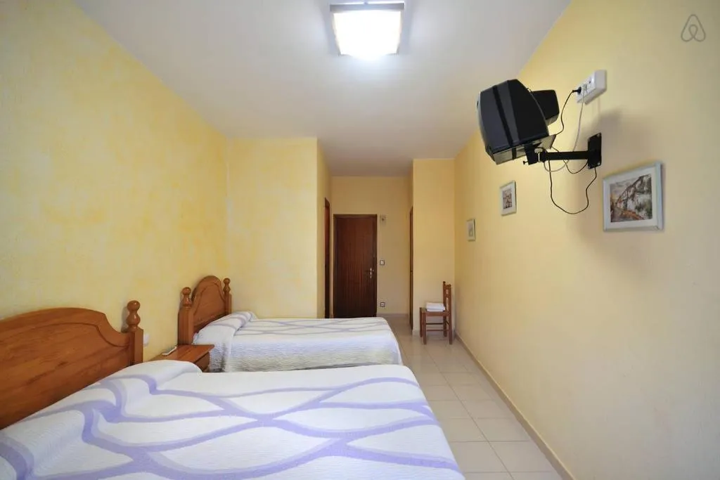 Photo of the whole room, Bed in Hostal Avi Pep