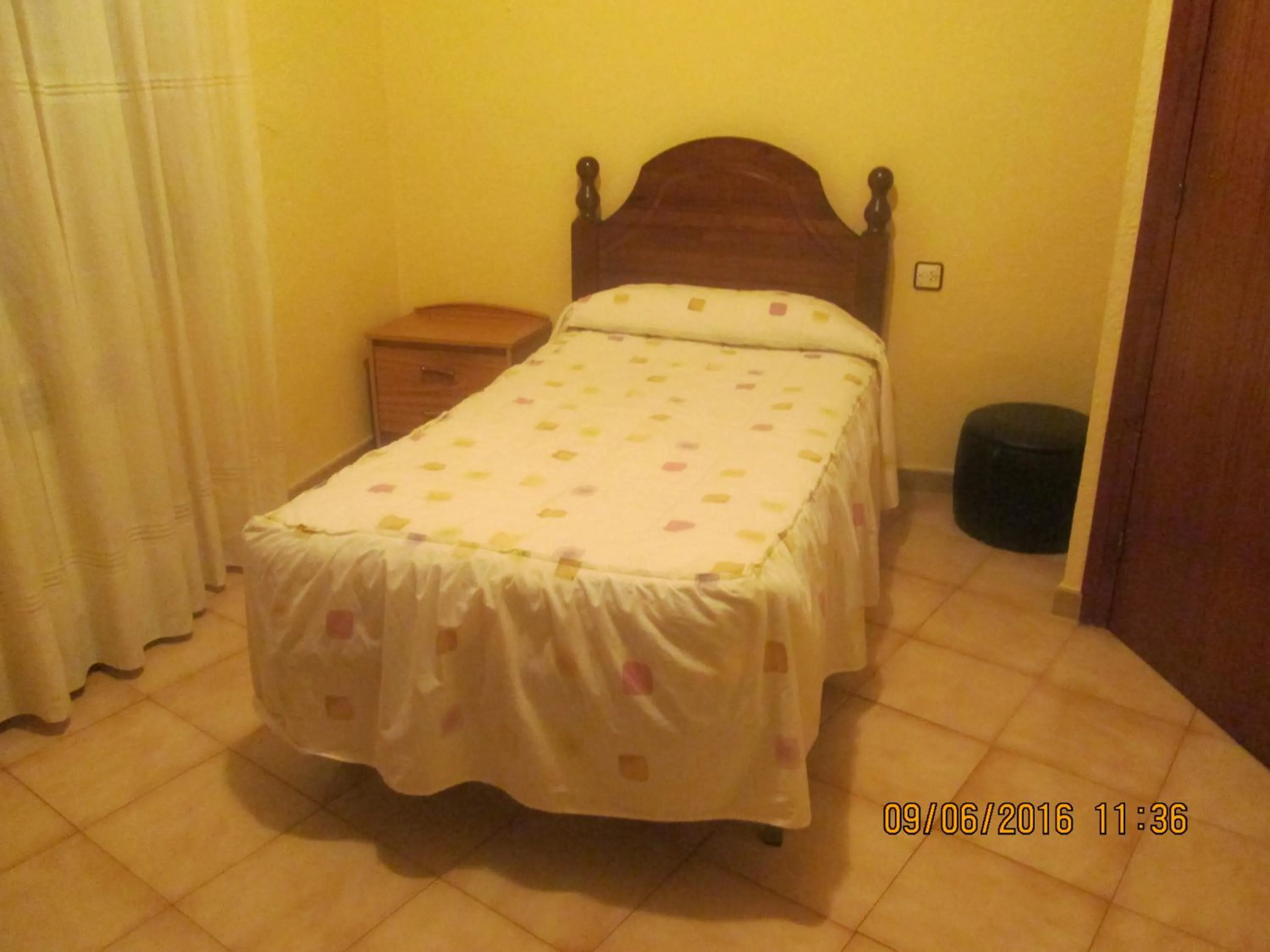 Bed in Hostal Avi Pep