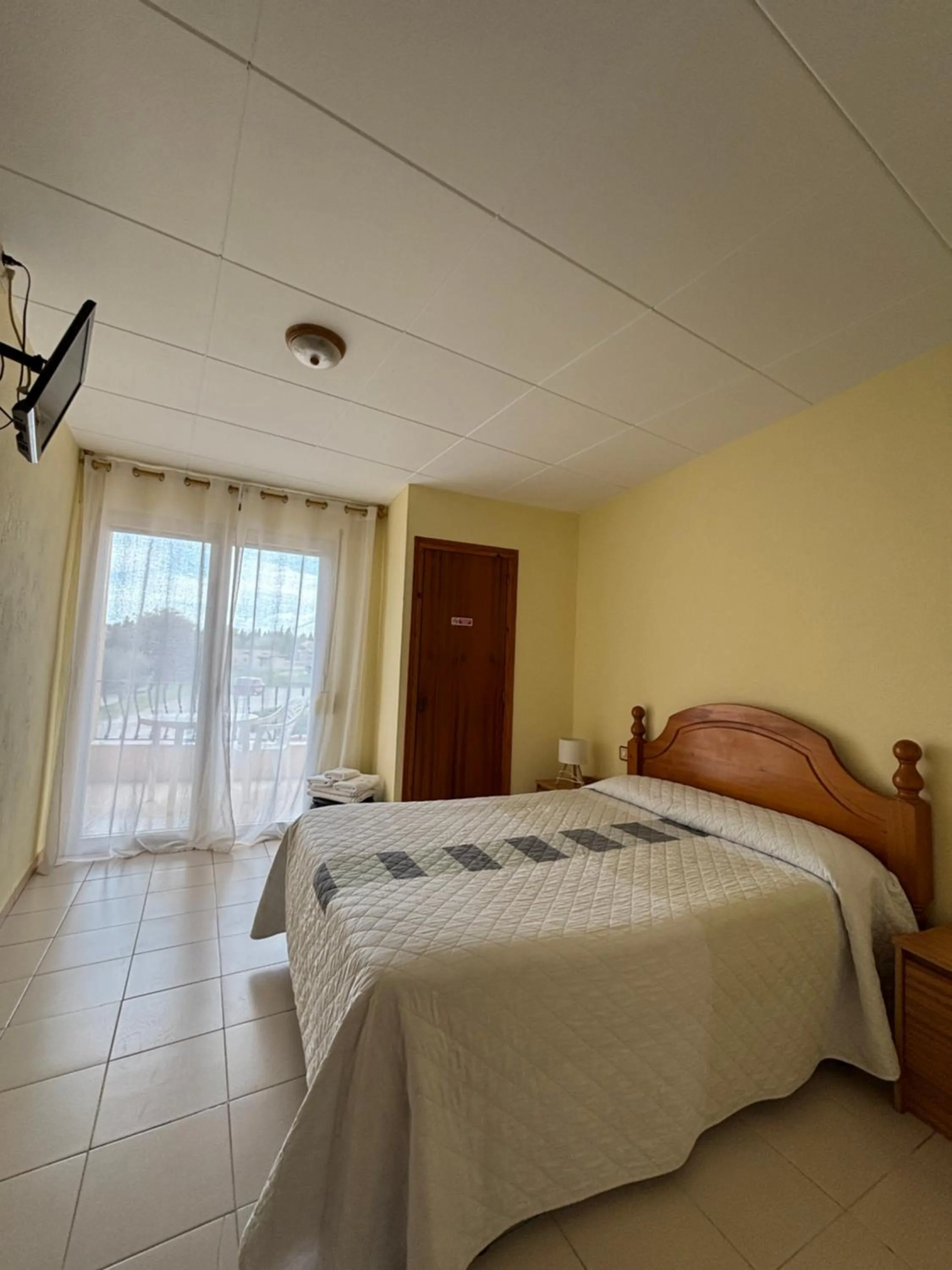 Bed in Hostal Avi Pep