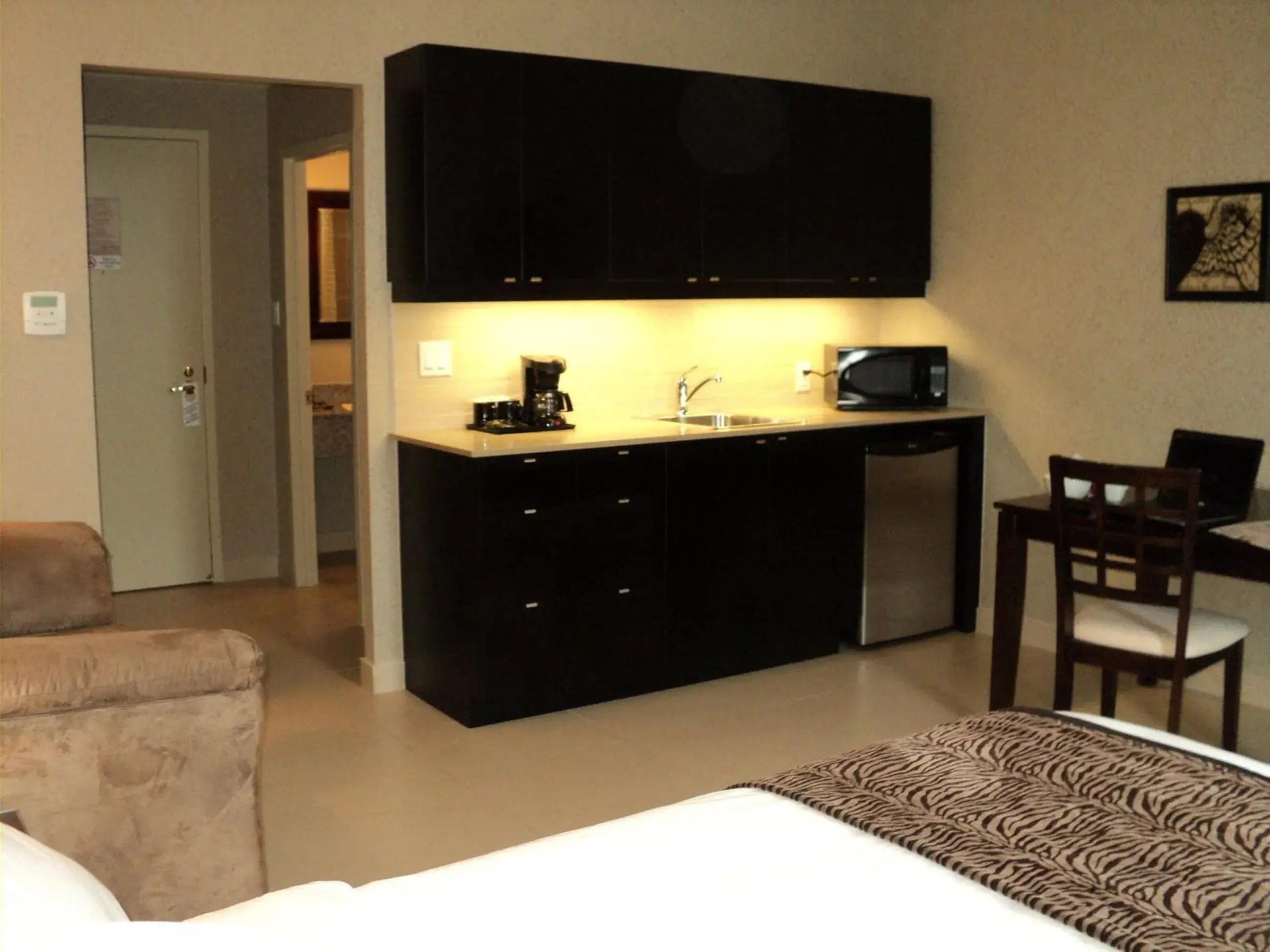 Coffee/tea facilities, Bed in Montecassino Hotel & Event Centre Coffee/tea facilities, Bed in Montecassino Hotel & Event Centre