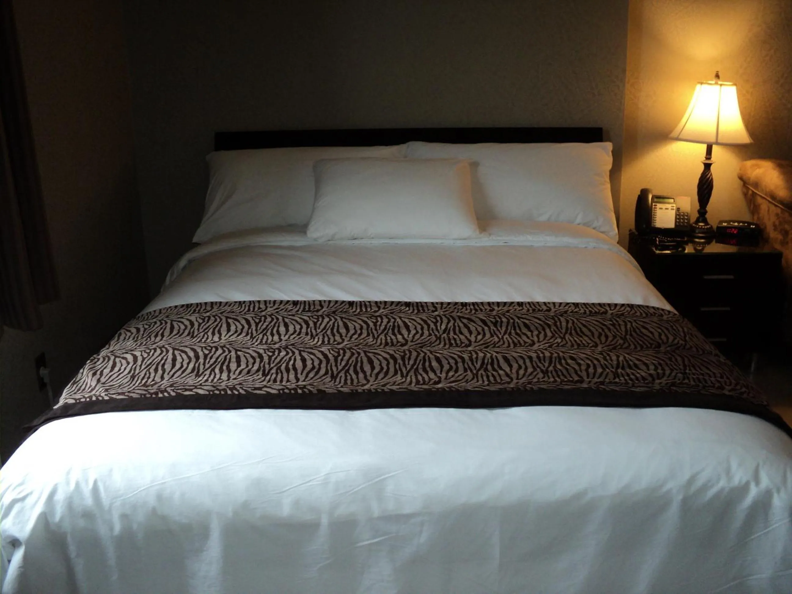 Bed in Montecassino Hotel & Event Centre