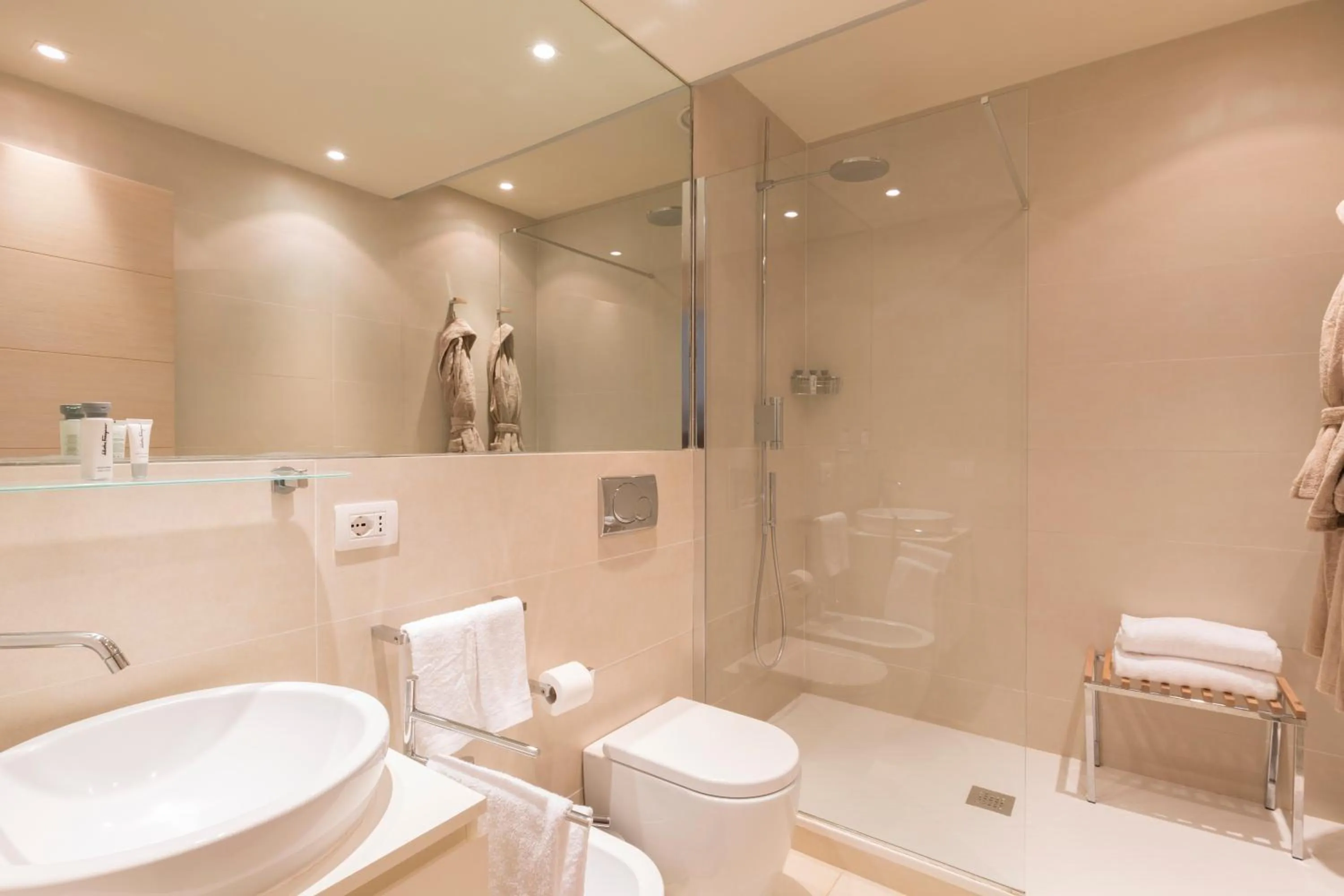 Shower in Marina di Scarlino Resort