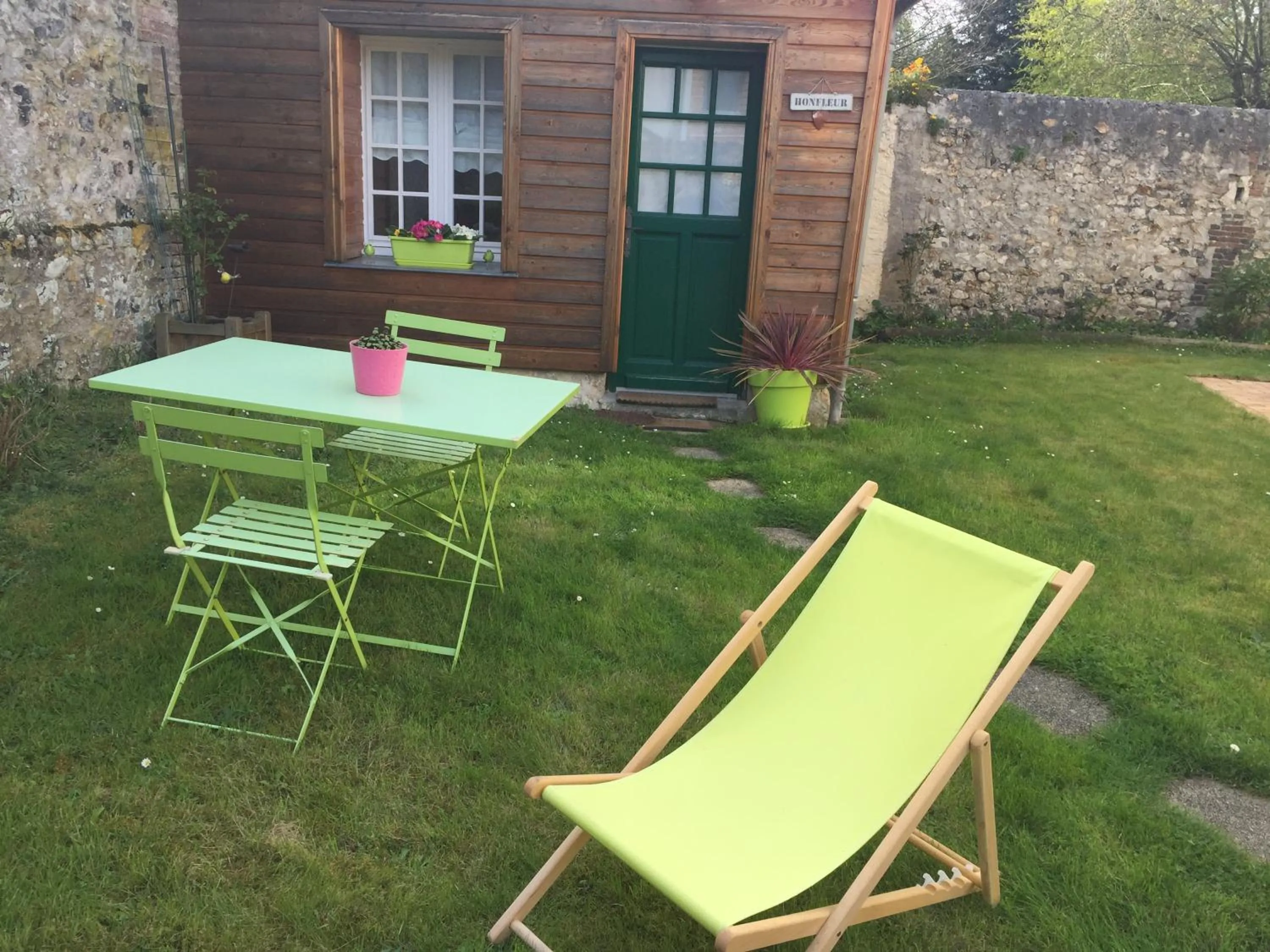Garden view in Honfleur à deux