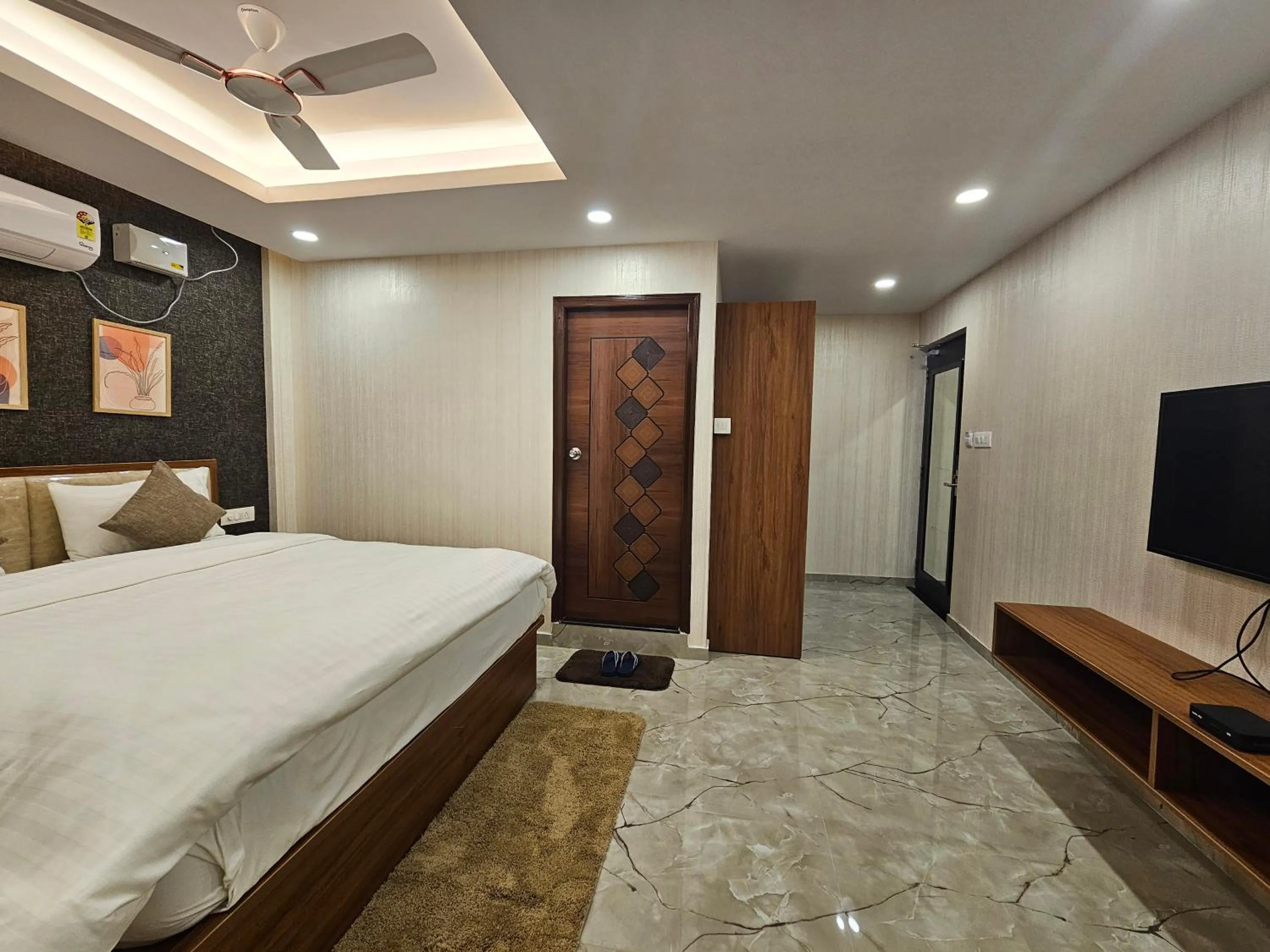 Photo of the whole room, Bed in The Urban Nest