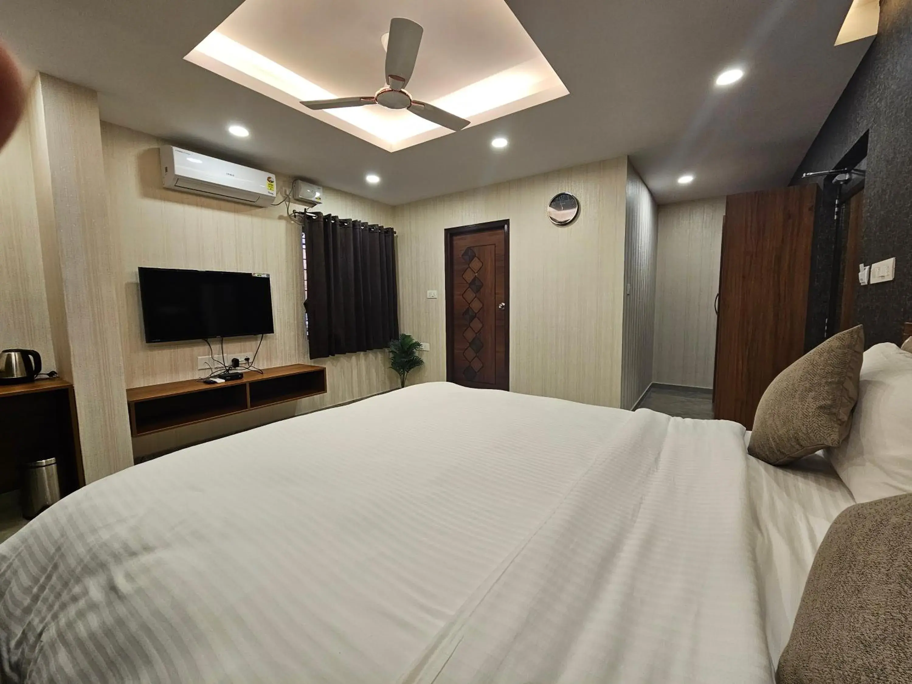 TV and multimedia, Bed in The Urban Nest TV and multimedia, Bed in The Urban Nest