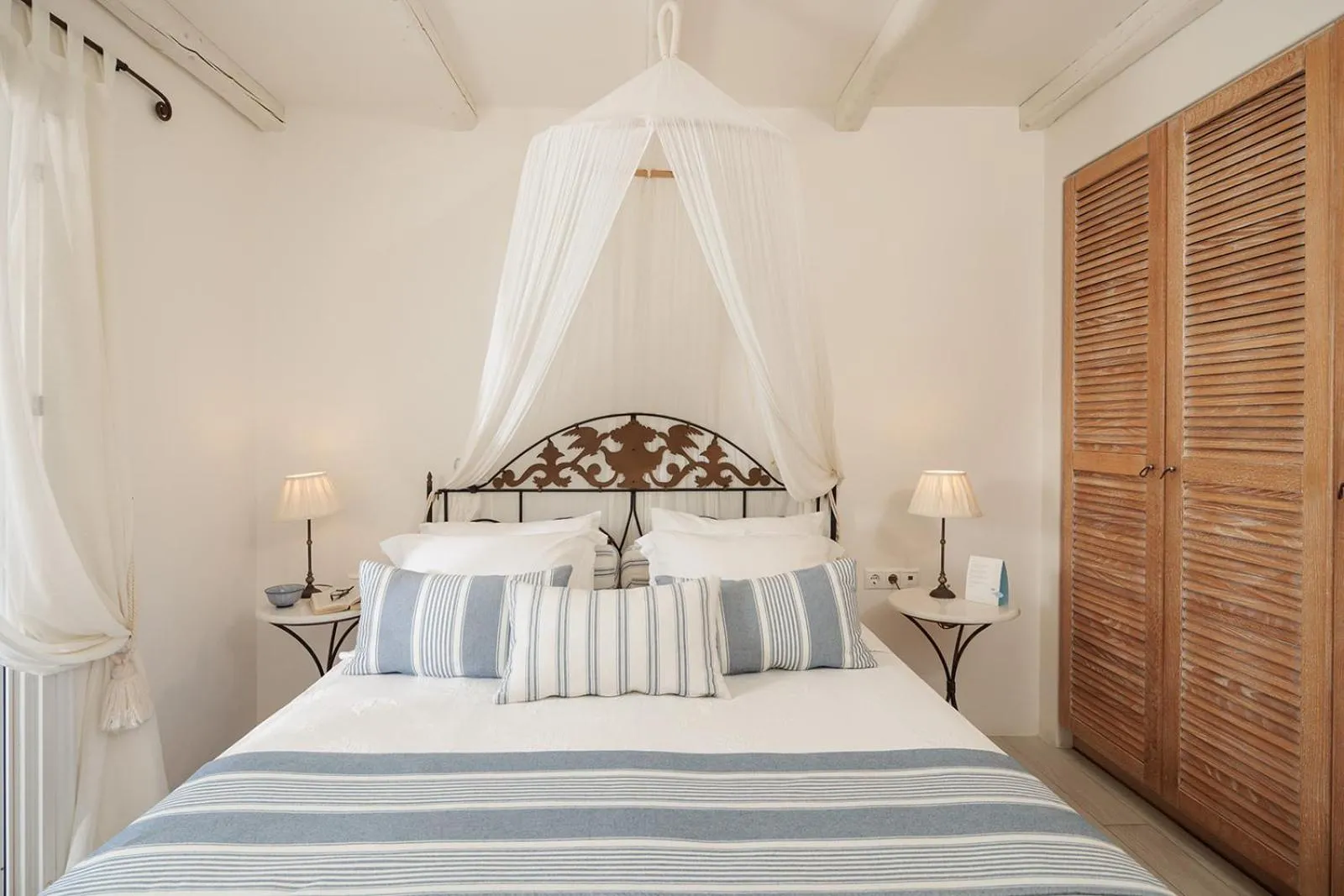 Bed in Villa Marandi Luxury Suites