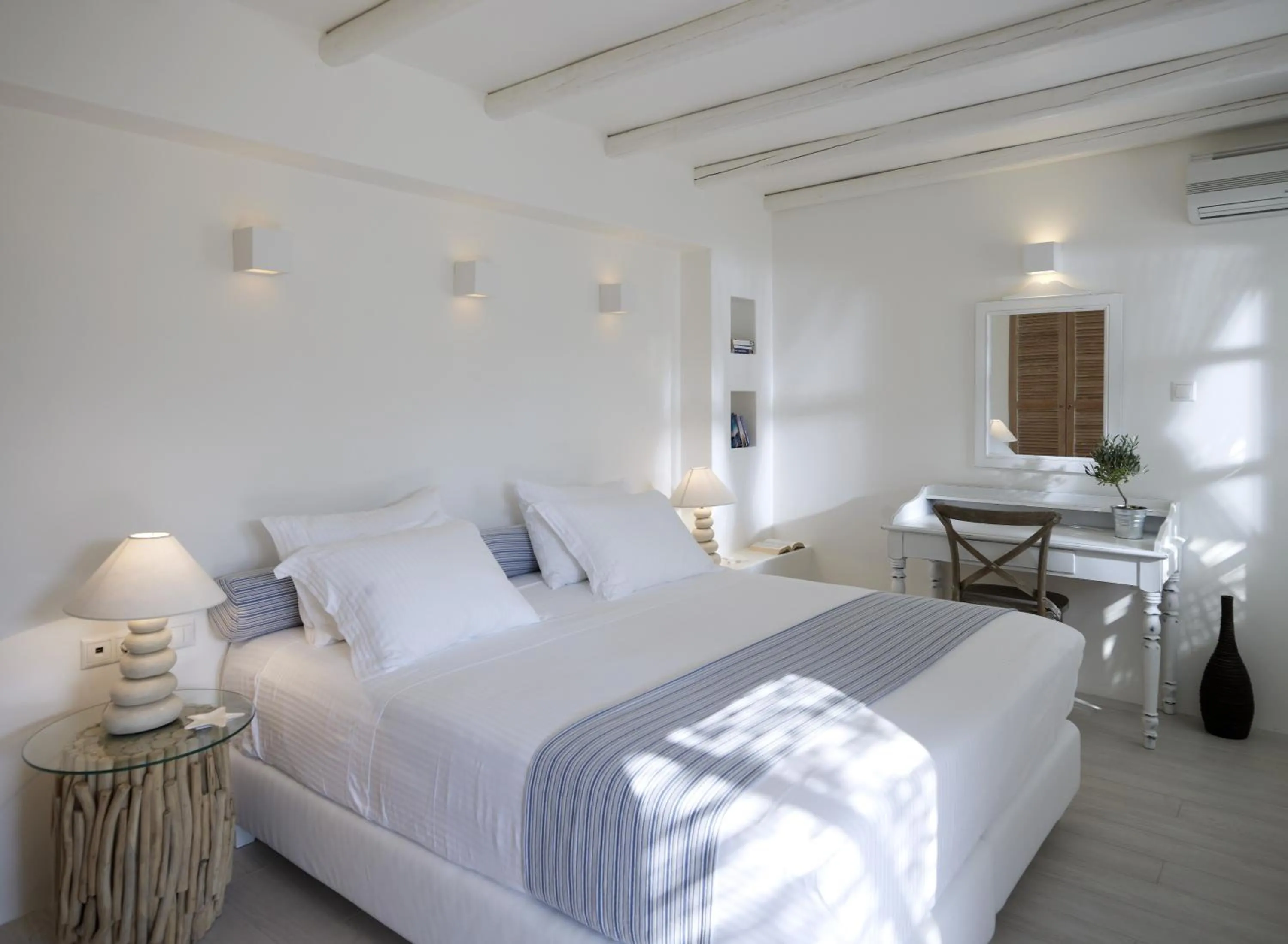 Bed in Villa Marandi Luxury Suites