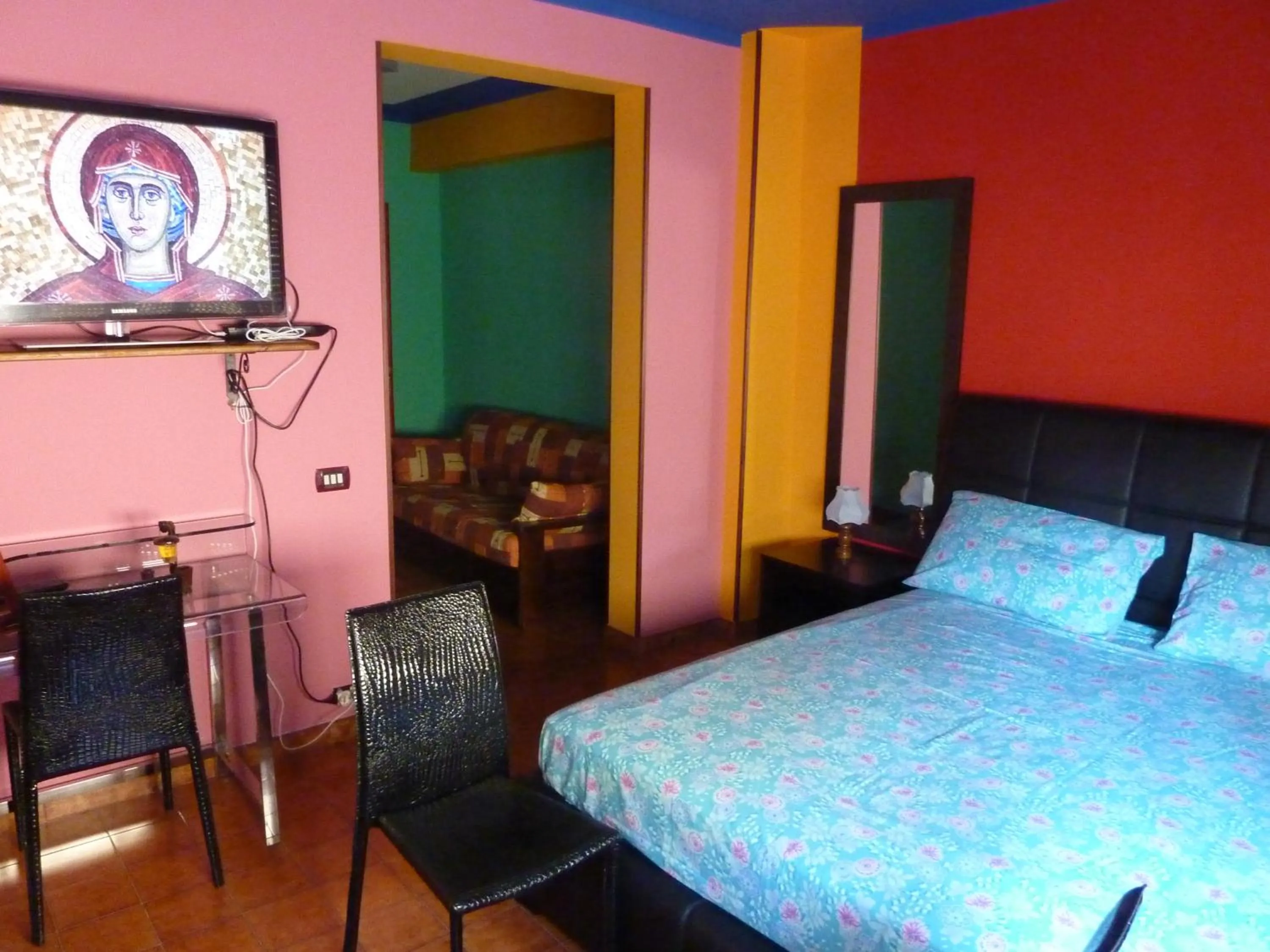 Photo of the whole room, Bed in Life's Hotel B