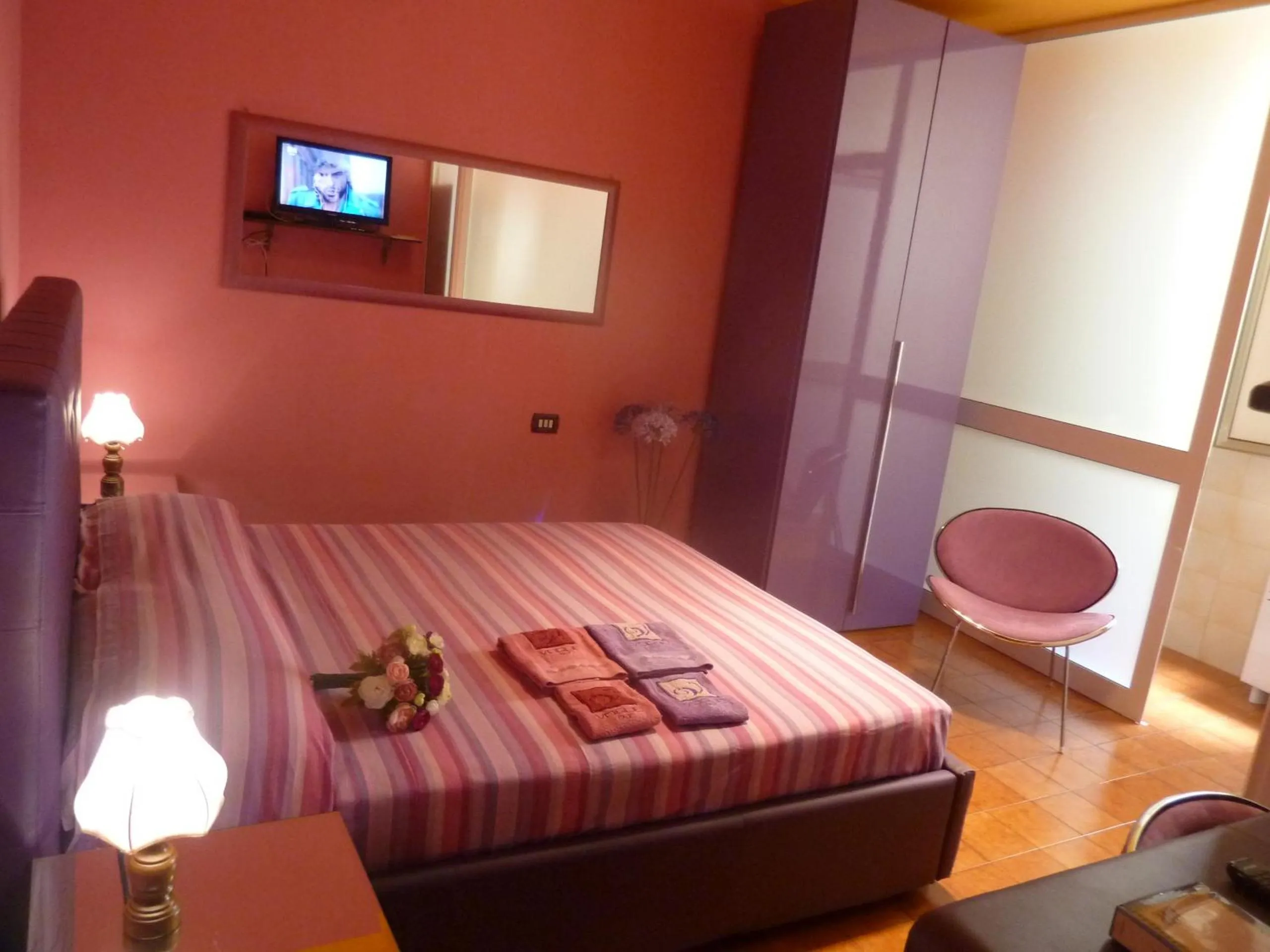 Photo of the whole room, Bed in Life's Hotel B