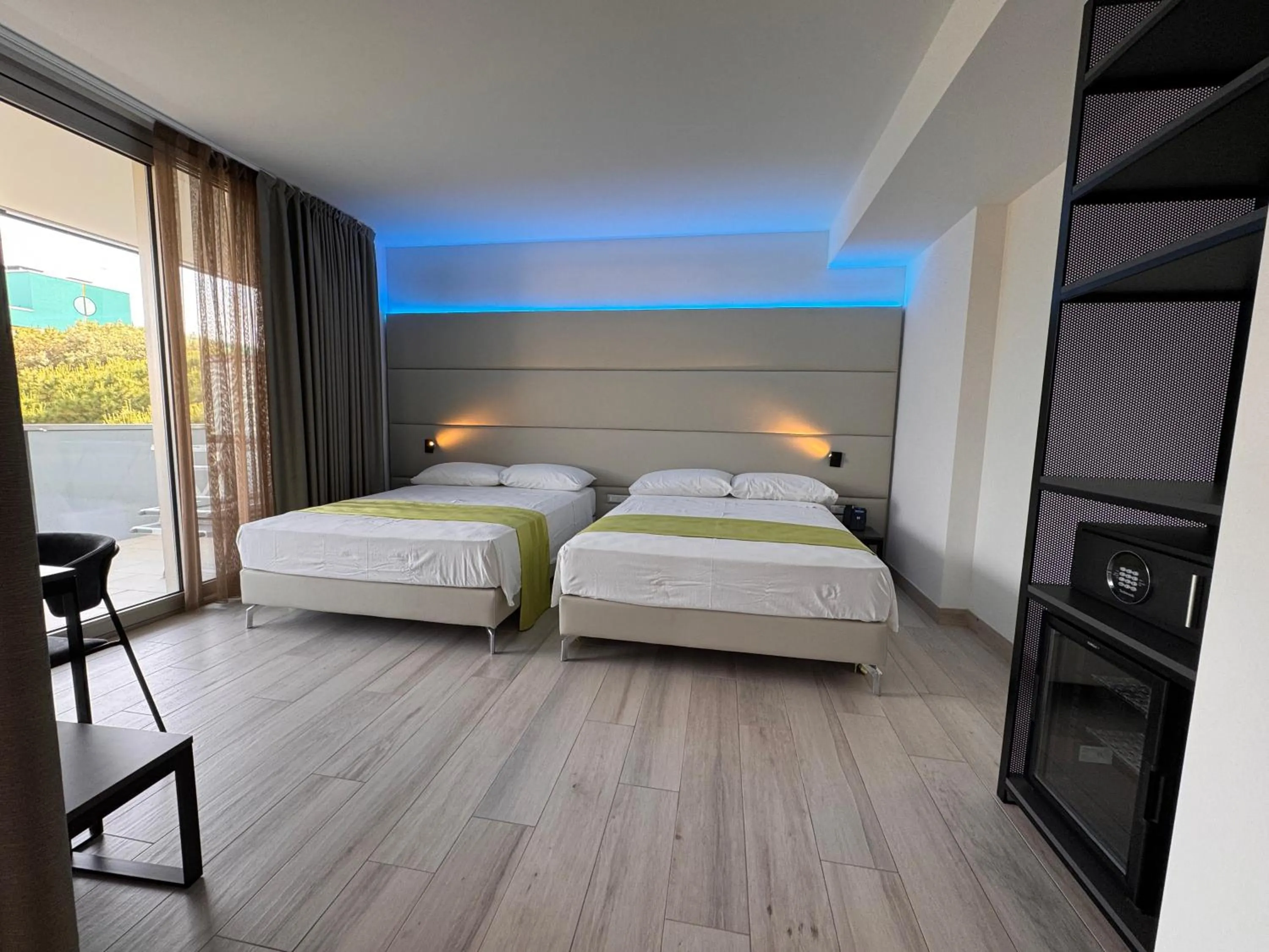 Photo of the whole room in HOTEL VENICE BEACH HVB 34 Lifestyle 4 Superior