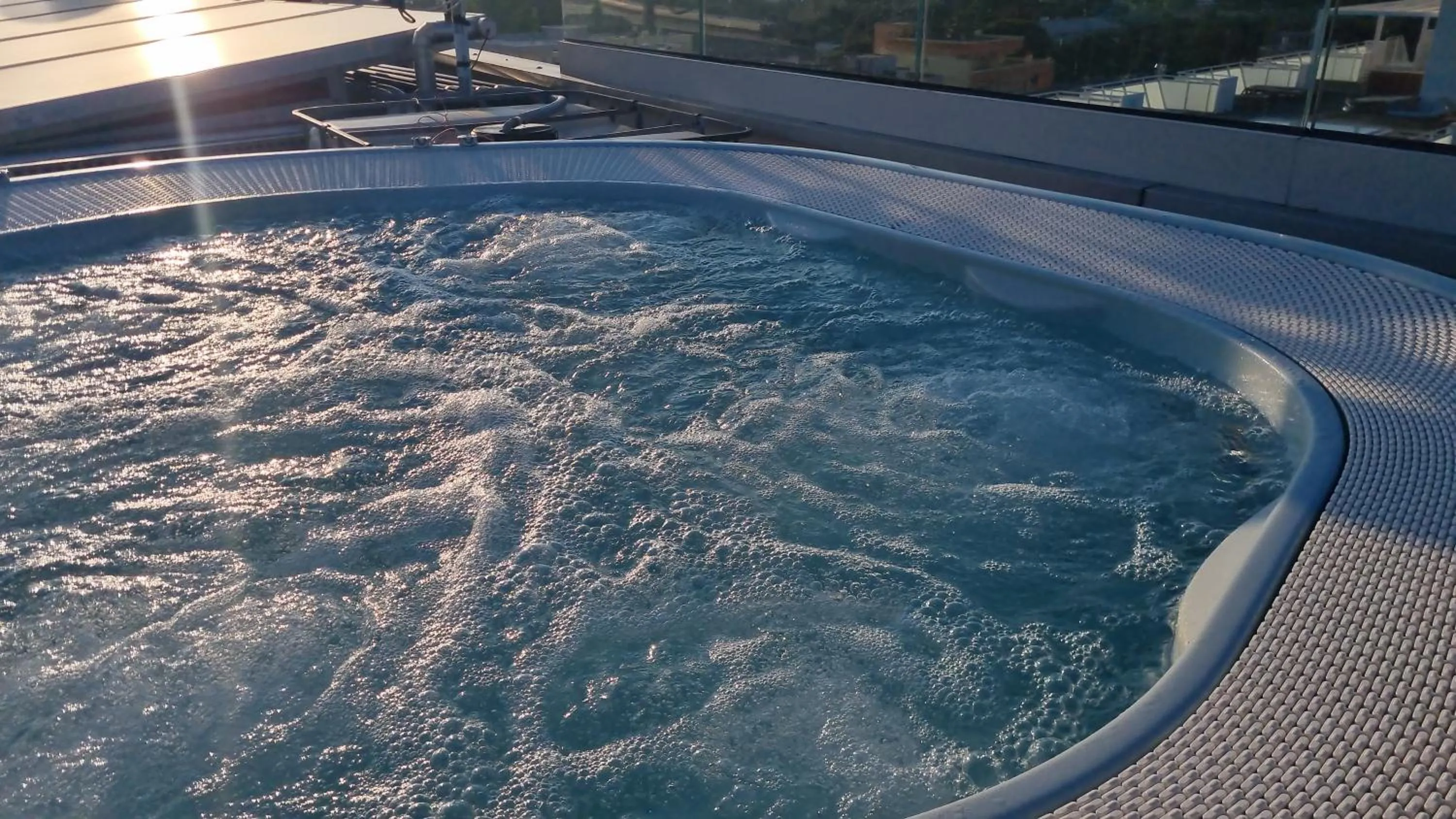 Hot Tub in HOTEL VENICE BEACH HVB 34 Lifestyle 4 Superior