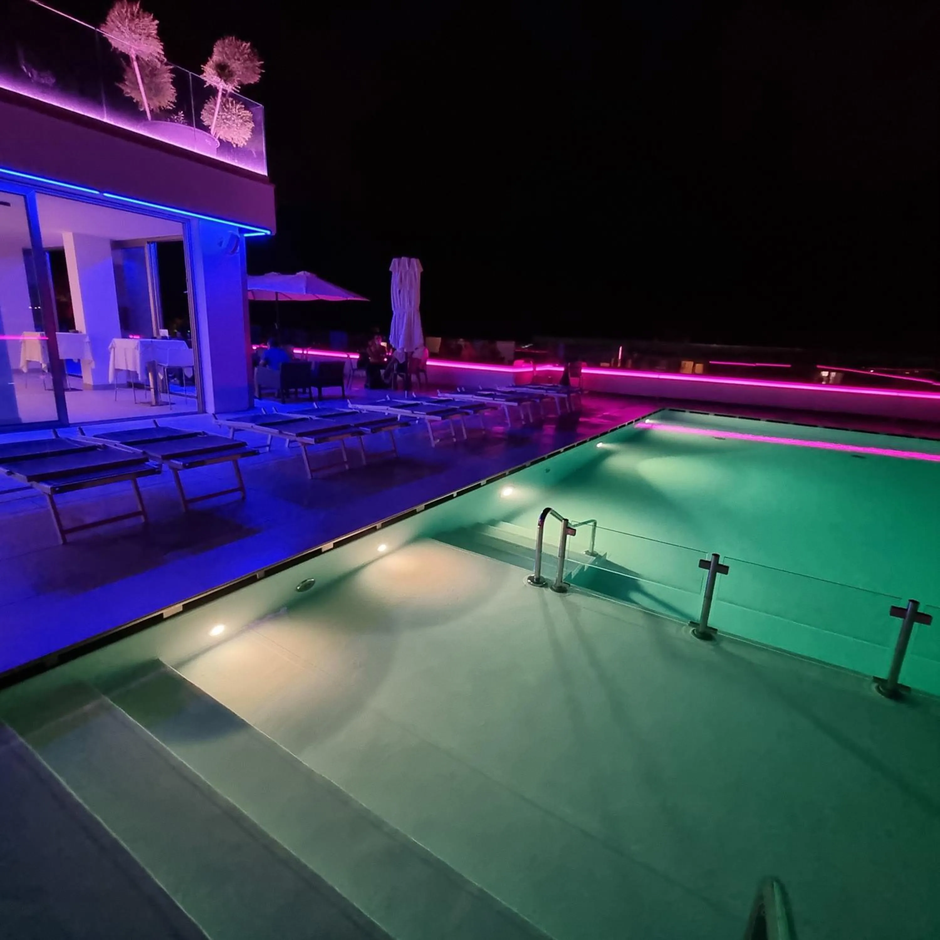 Swimming pool in HOTEL VENICE BEACH HVB 34 Lifestyle 4 Superior