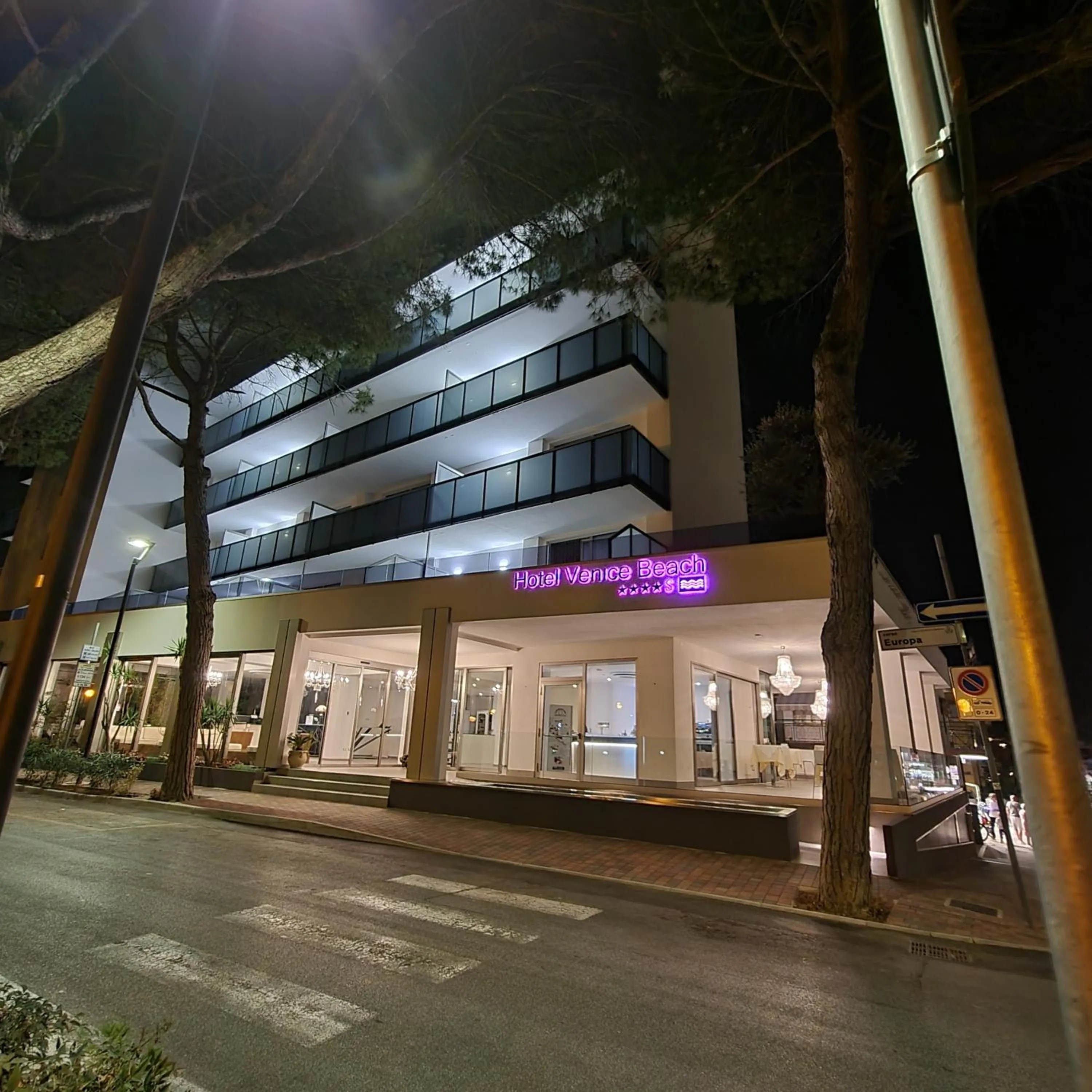 Property building in HOTEL VENICE BEACH HVB 34 Lifestyle 4 Superior