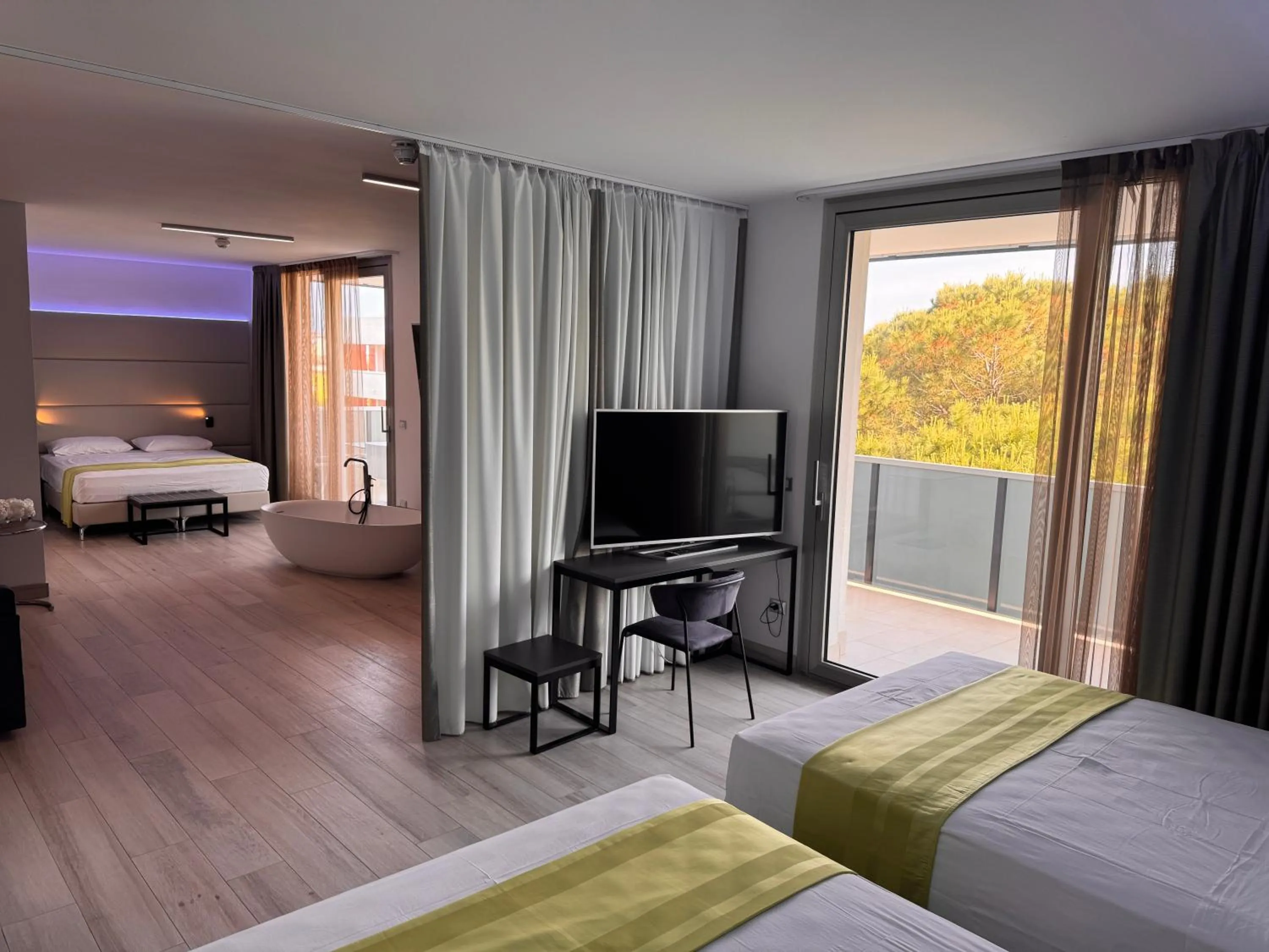 Communal lounge/ TV room in HOTEL VENICE BEACH HVB 34 Lifestyle 4 Superior