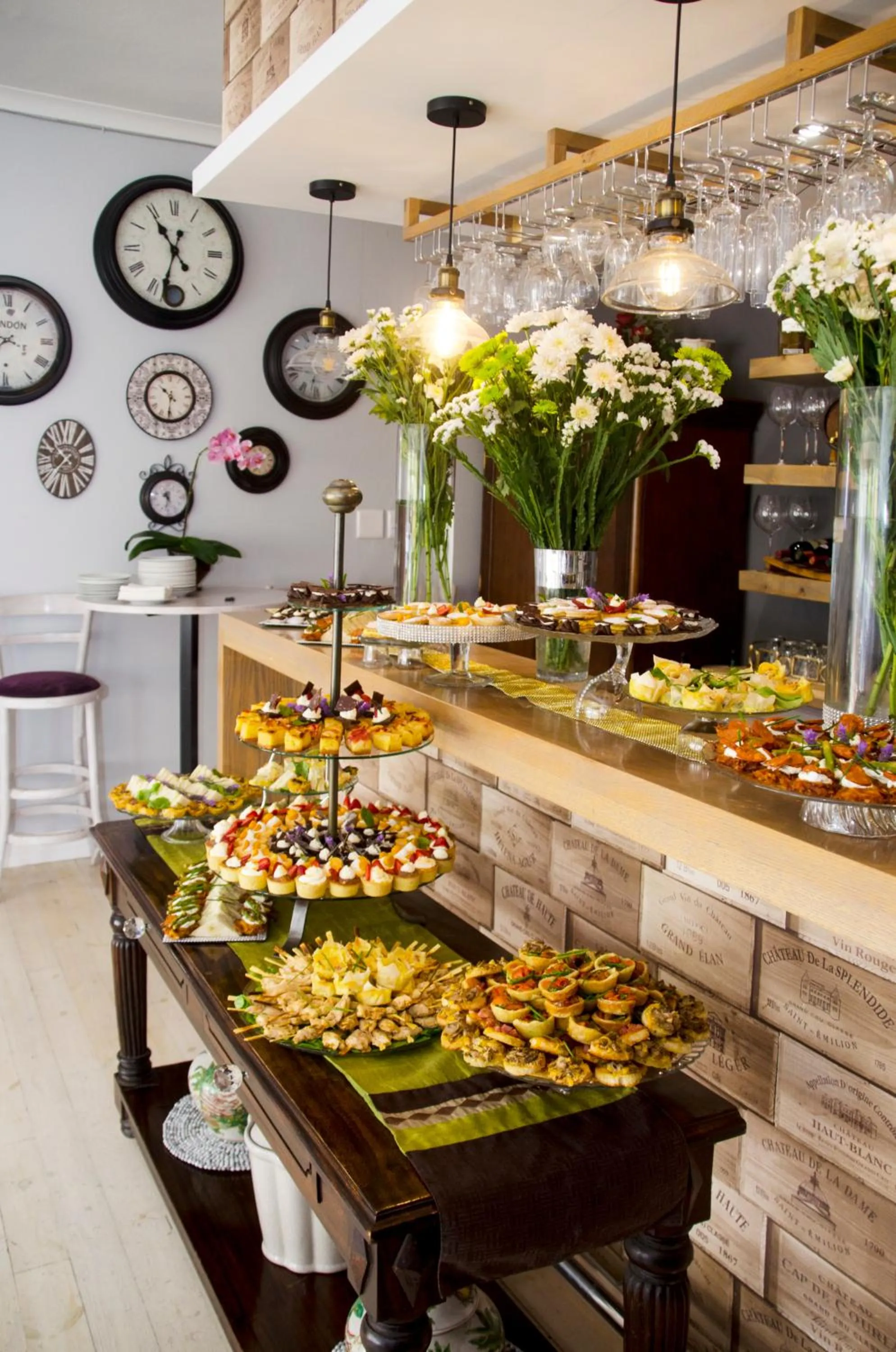 Food and drinks in Lodge on Main Guest House and Conference Centre