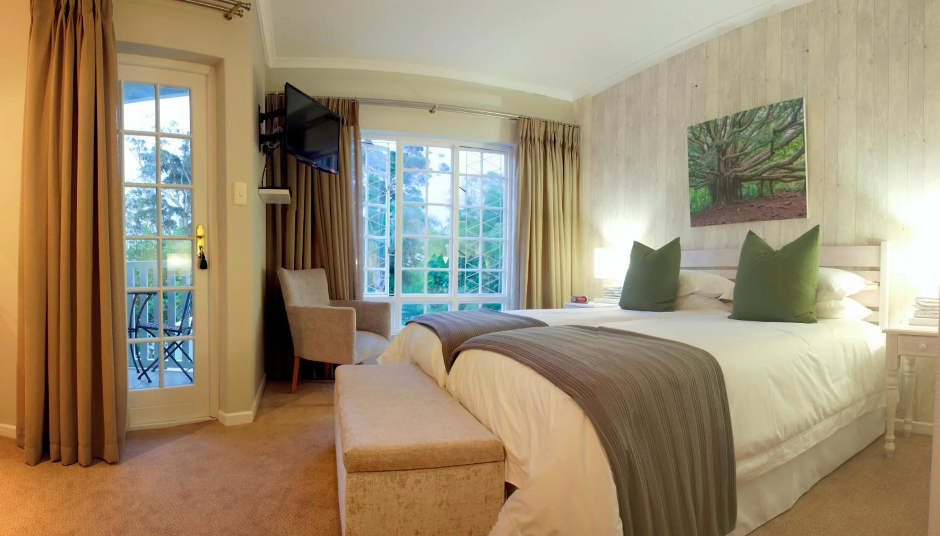 Bed in Lodge on Main Guest House and Conference Centre