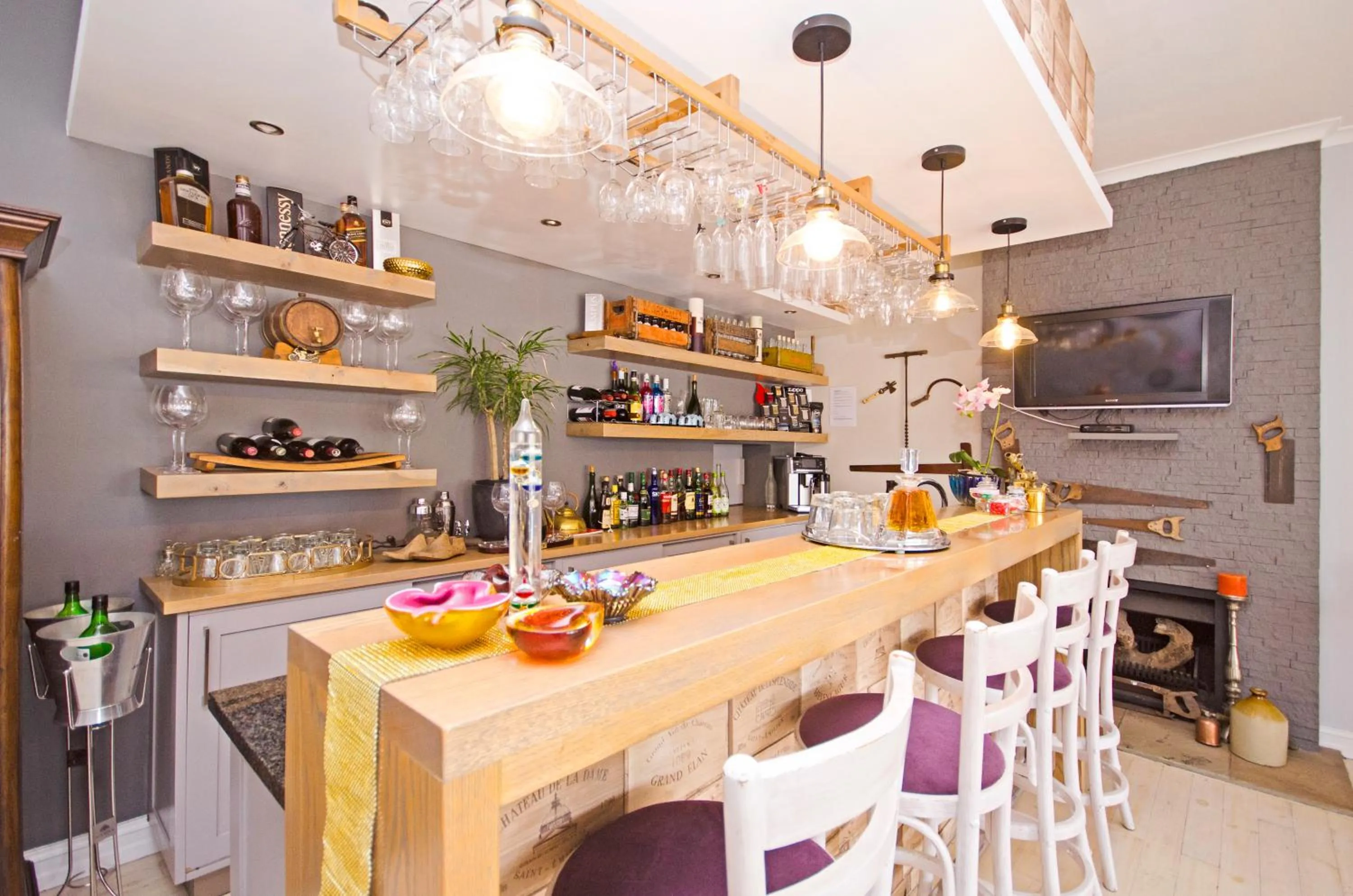 Lounge or bar in Lodge on Main Guest House and Conference Centre