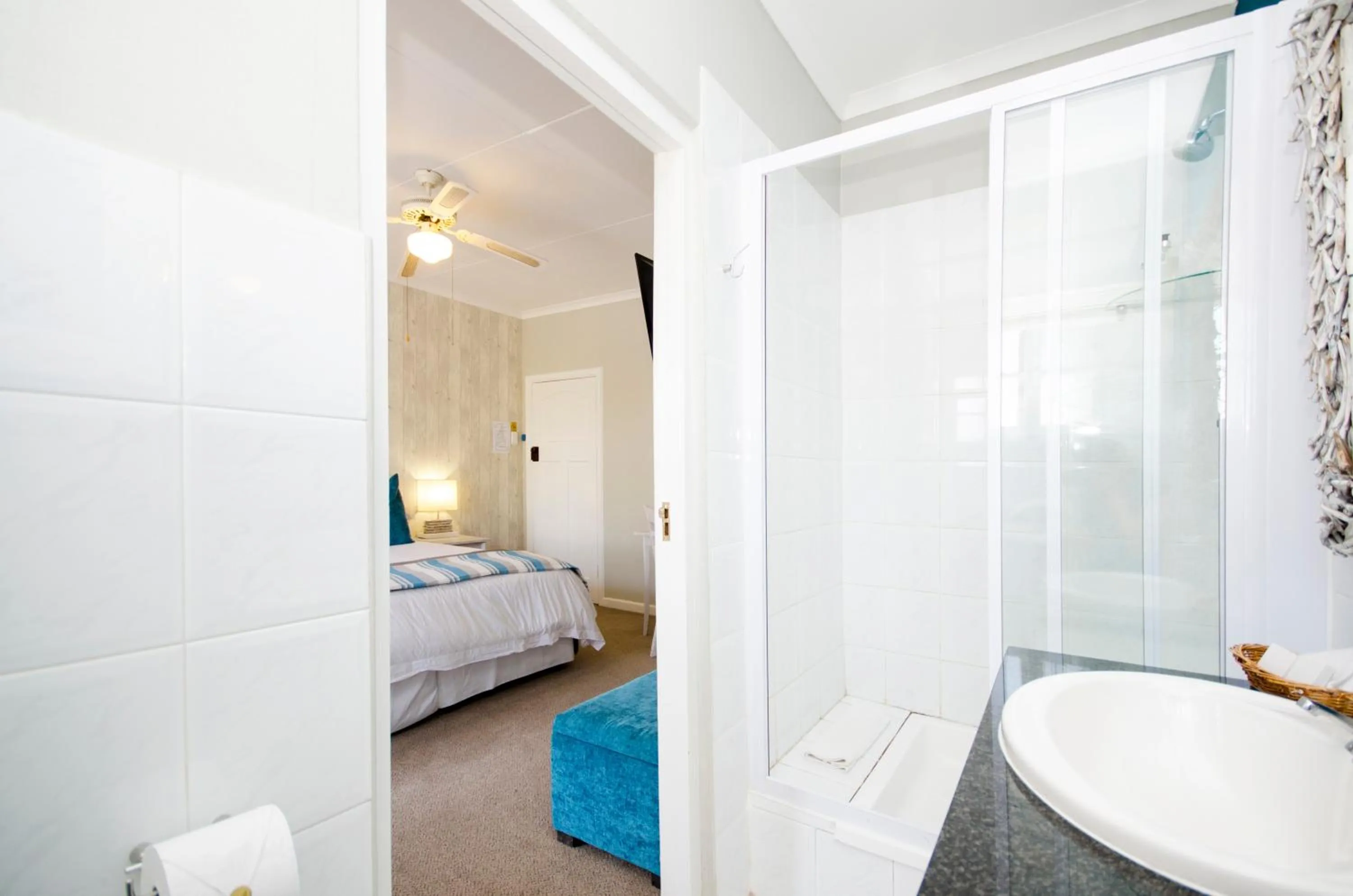 Bathroom, Bed in Lodge on Main Guest House and Conference Centre