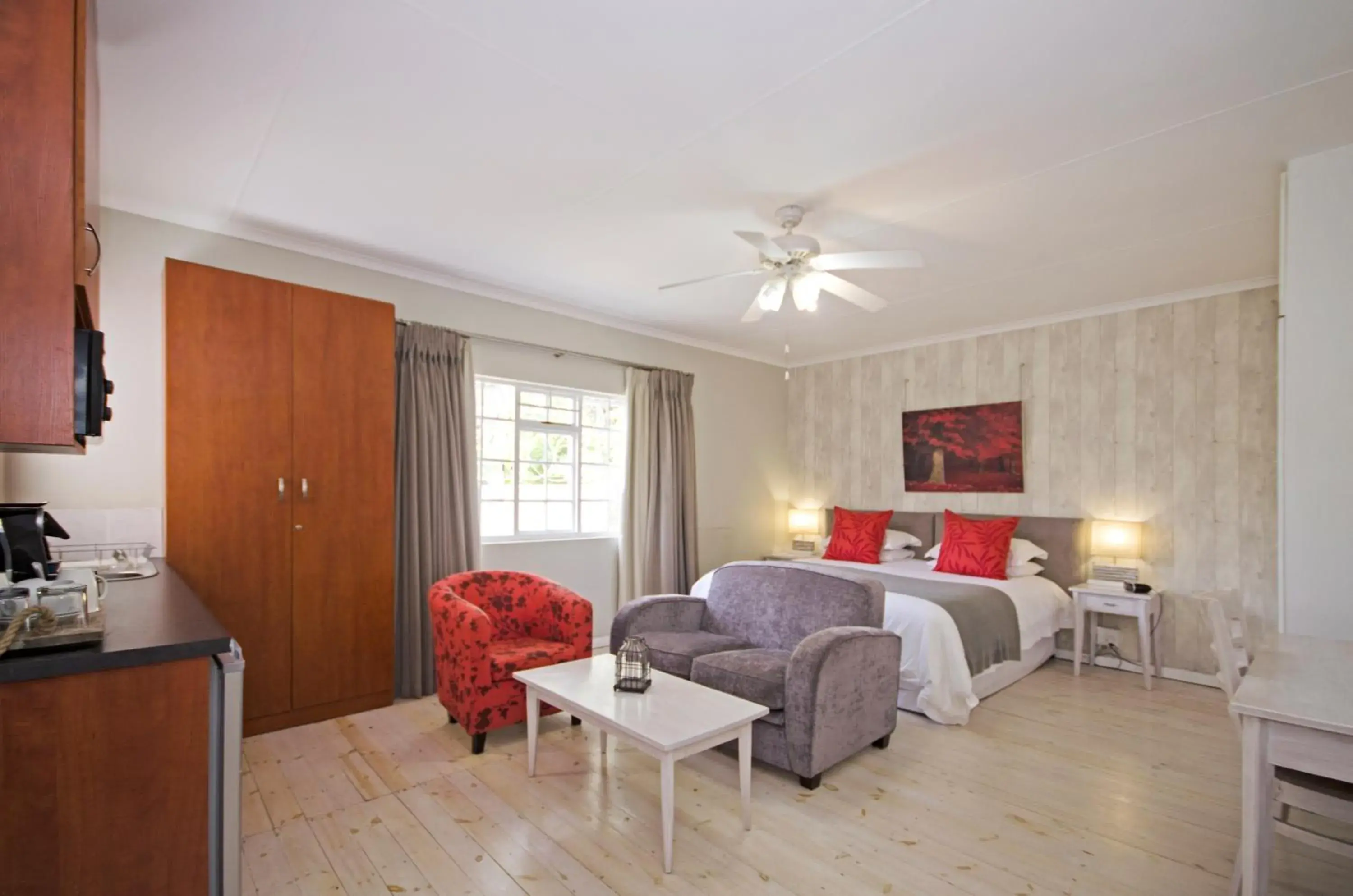 Living room, Bed in Lodge on Main Guest House and Conference Centre Living room, Bed in Lodge on Main Guest House and Conference Centre