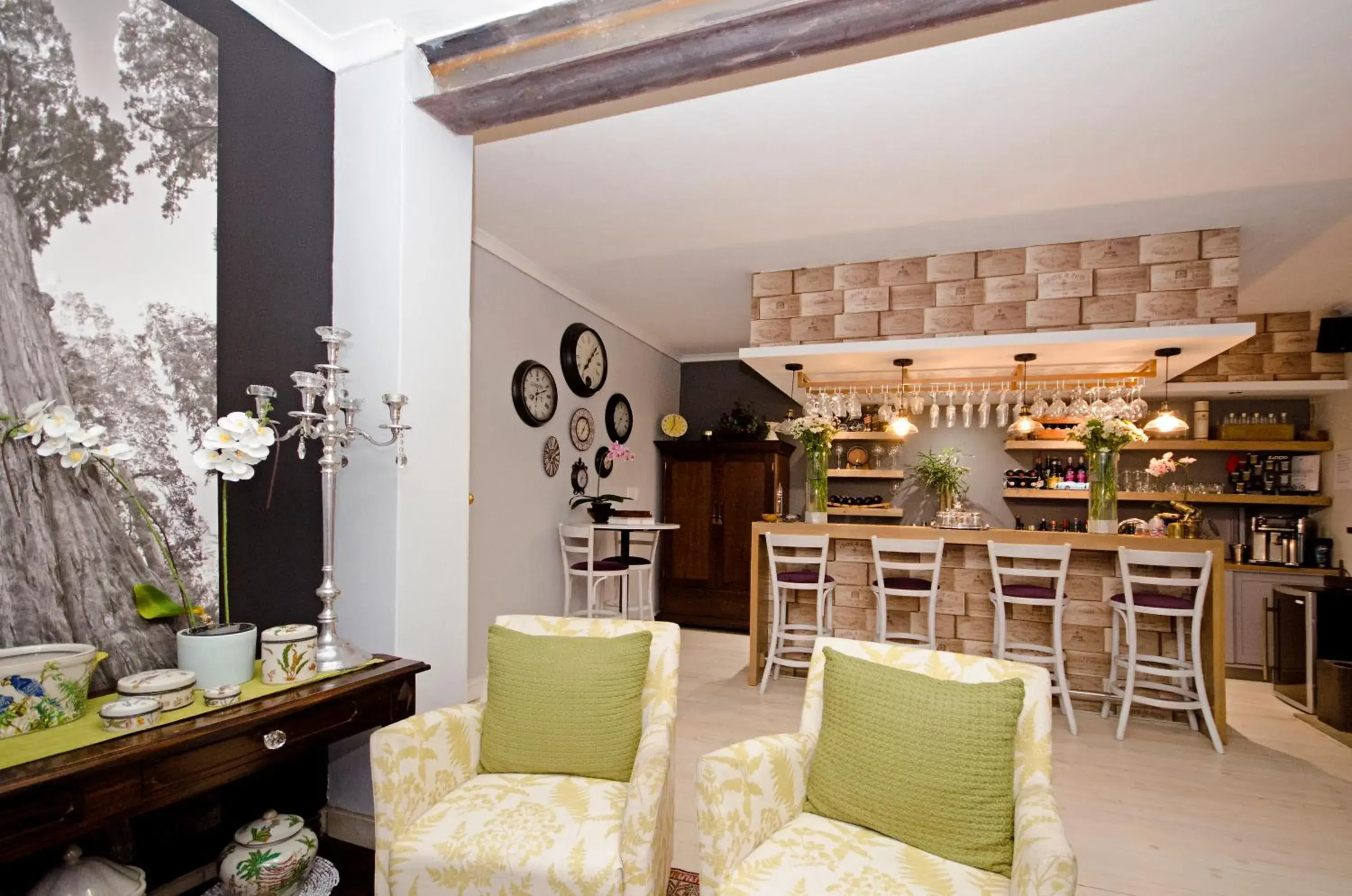 Lounge or bar in Lodge on Main Guest House and Conference Centre Lounge or bar in Lodge on Main Guest House and Conference Centre