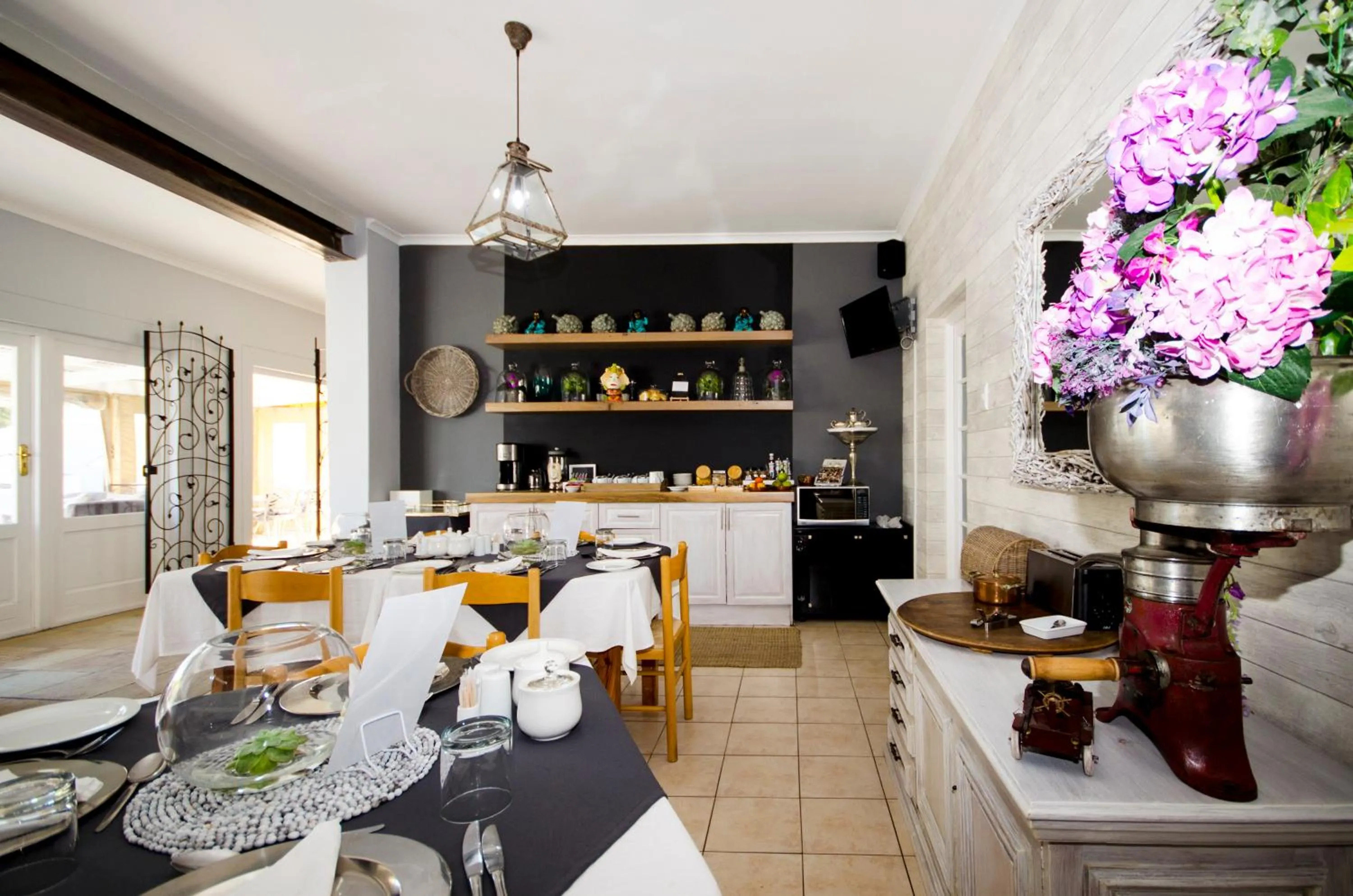 Property building in Lodge on Main Guest House and Conference Centre