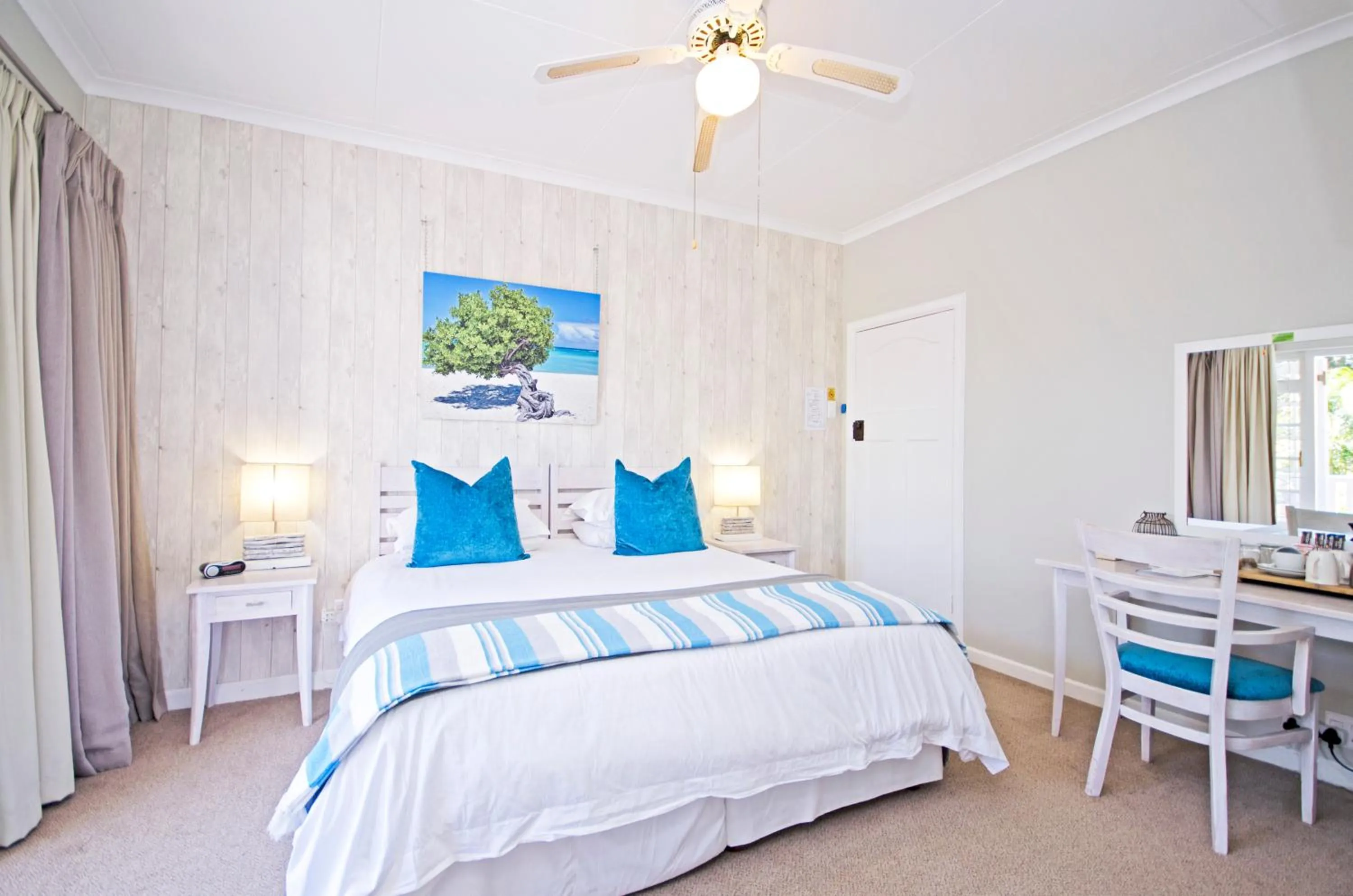 Bedroom, Bed in Lodge on Main Guest House and Conference Centre