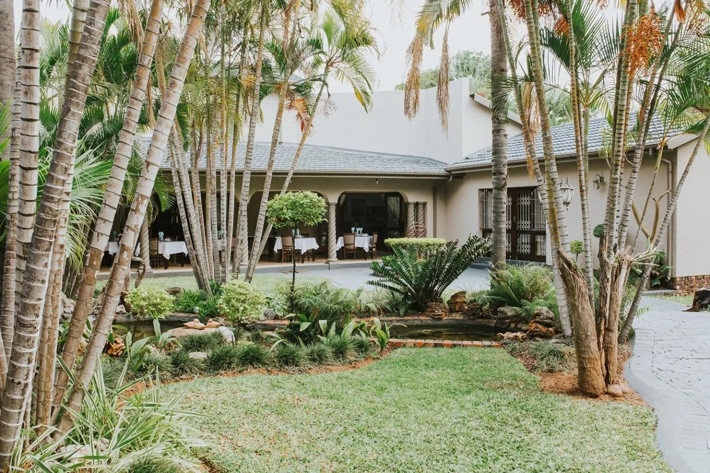 Property building in Iso'Bella Vita Guesthouse