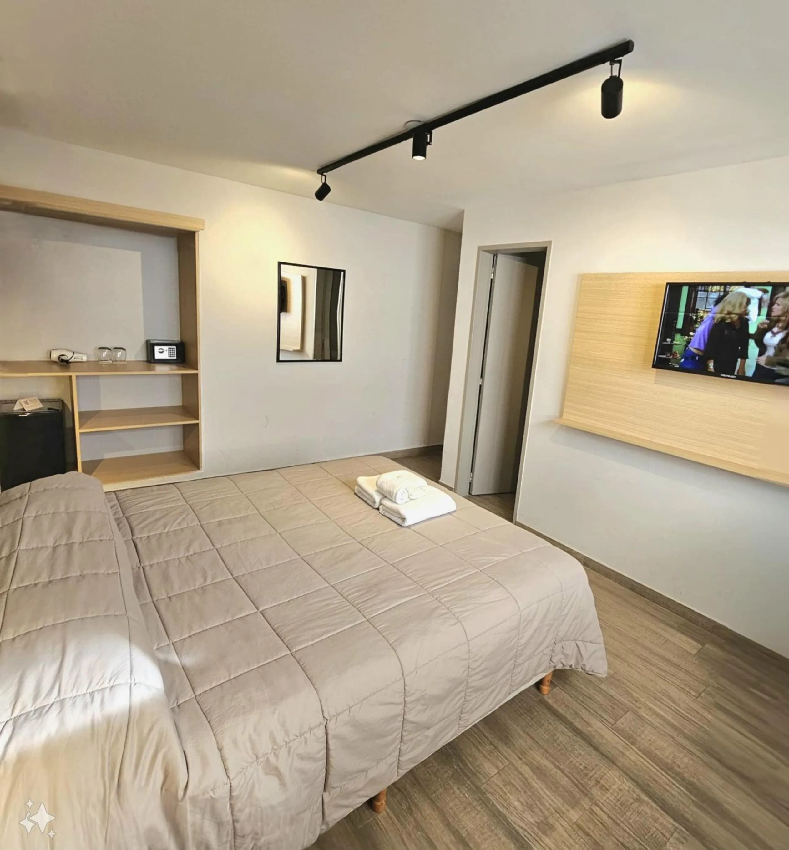 room service, Bed in M383 Hotel Bariloche