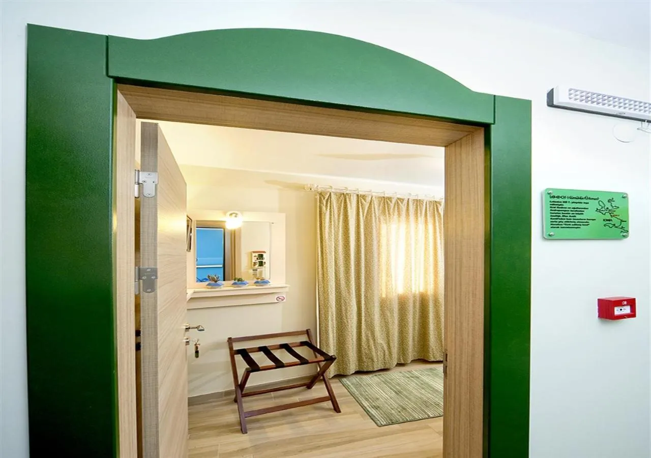 Photo of the whole room, Bed in Ion Slow City Adult 12