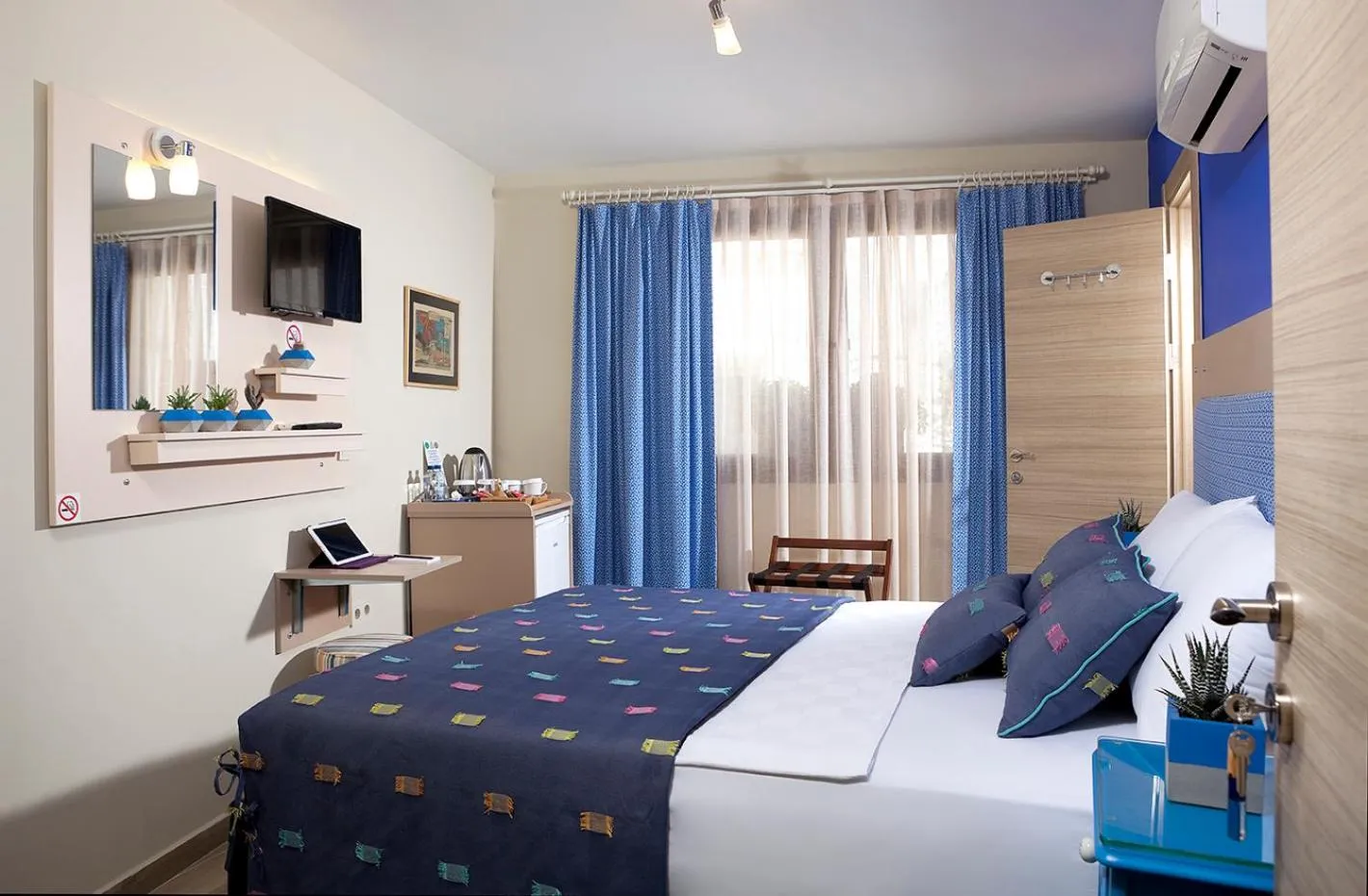 Photo of the whole room, Bed in Ion Slow City Adult 12