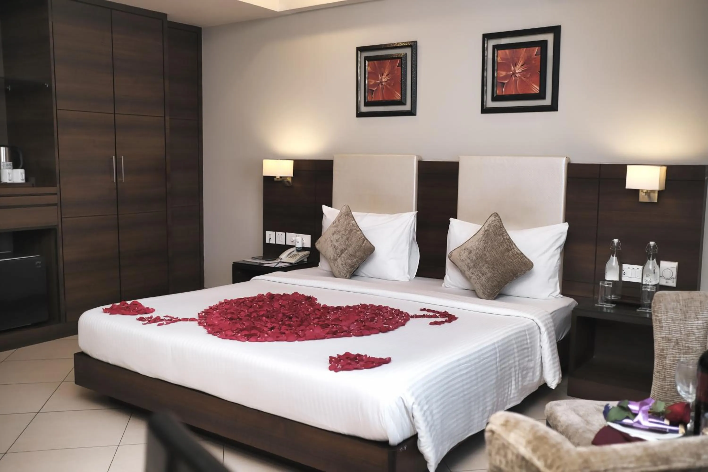 Bedroom, Bed in Peerless Hotel Durgapur