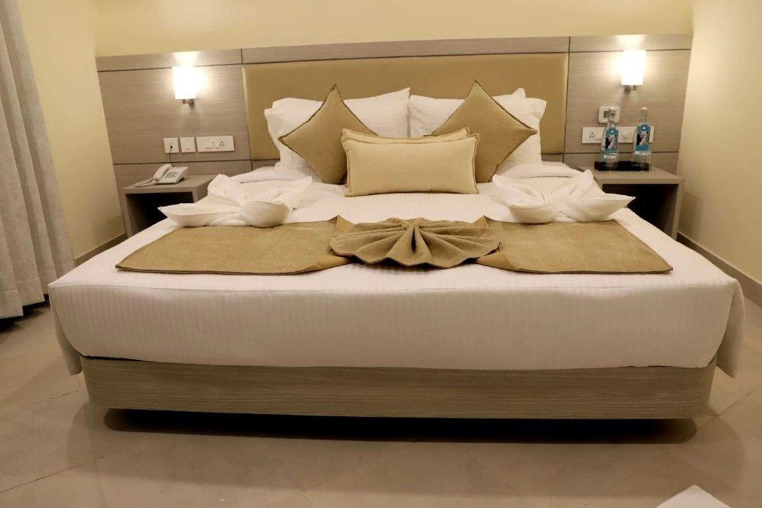 Bedroom, Bed in Peerless Hotel Durgapur