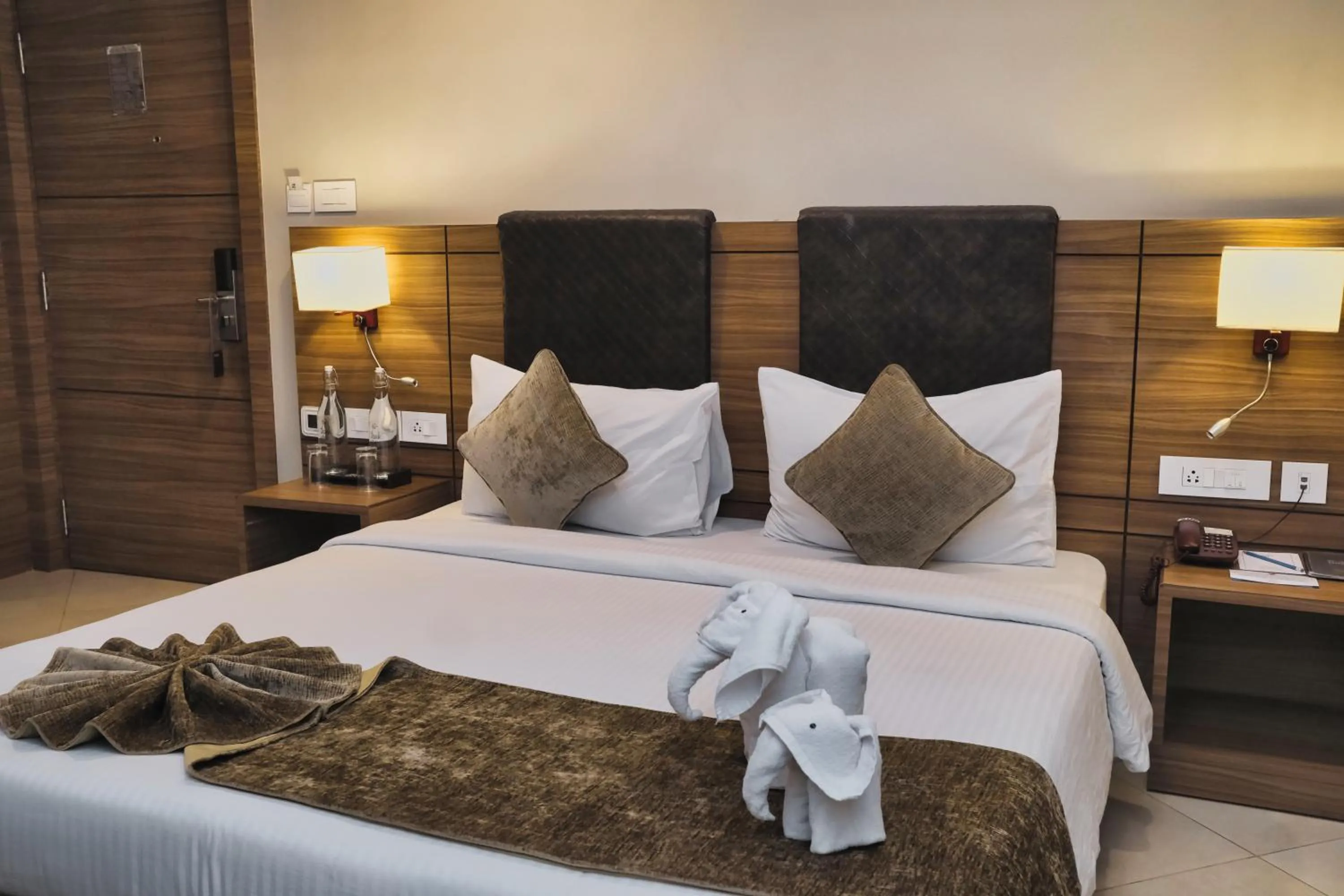 Bedroom, Bed in Peerless Hotel Durgapur