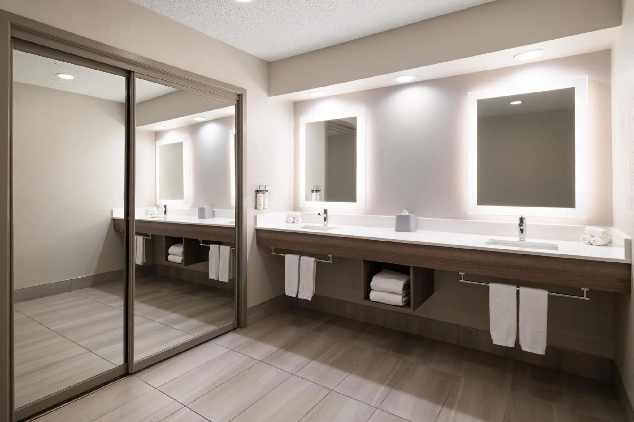 Photo of the whole room in Holiday Inn Express Sheboygan-Kohler / I-43 by IHG