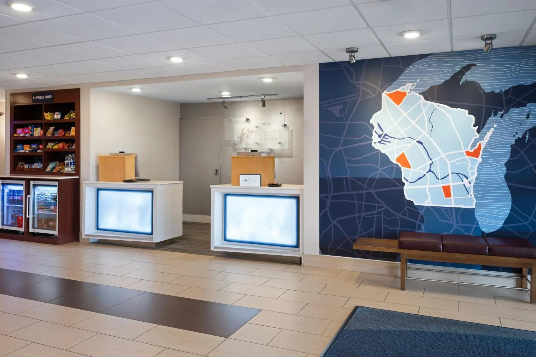 Property building in Holiday Inn Express Sheboygan-Kohler / I-43 by IHG Property building in Holiday Inn Express Sheboygan-Kohler / I-43 by IHG