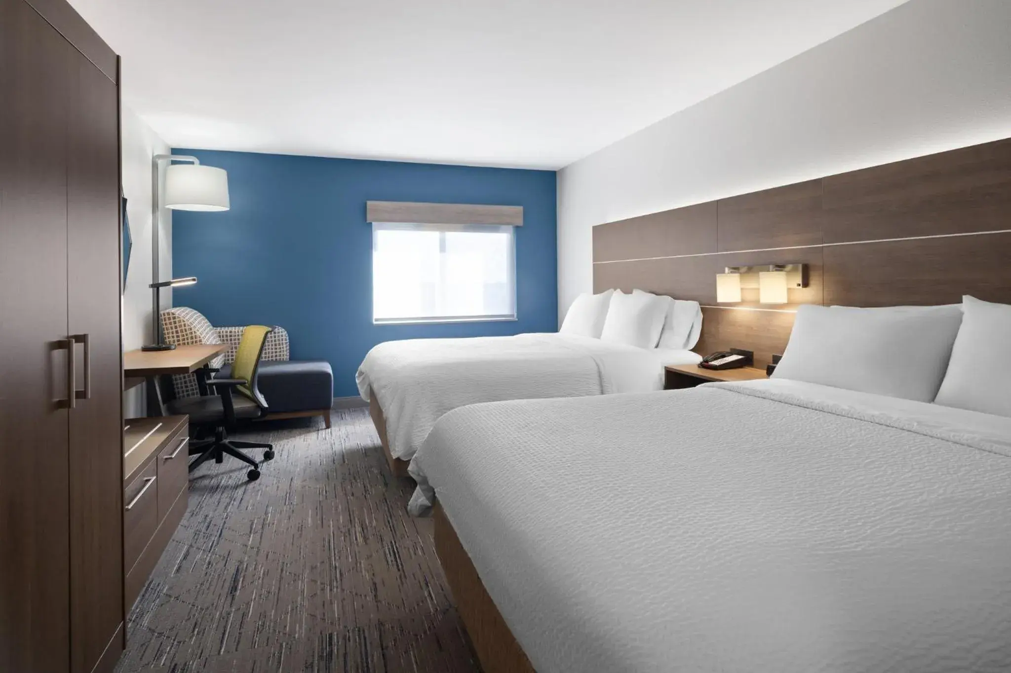 Photo of the whole room, Bed in Holiday Inn Express Sheboygan-Kohler / I-43 by IHG Photo of the whole room, Bed in Holiday Inn Express Sheboygan-Kohler / I-43 by IHG