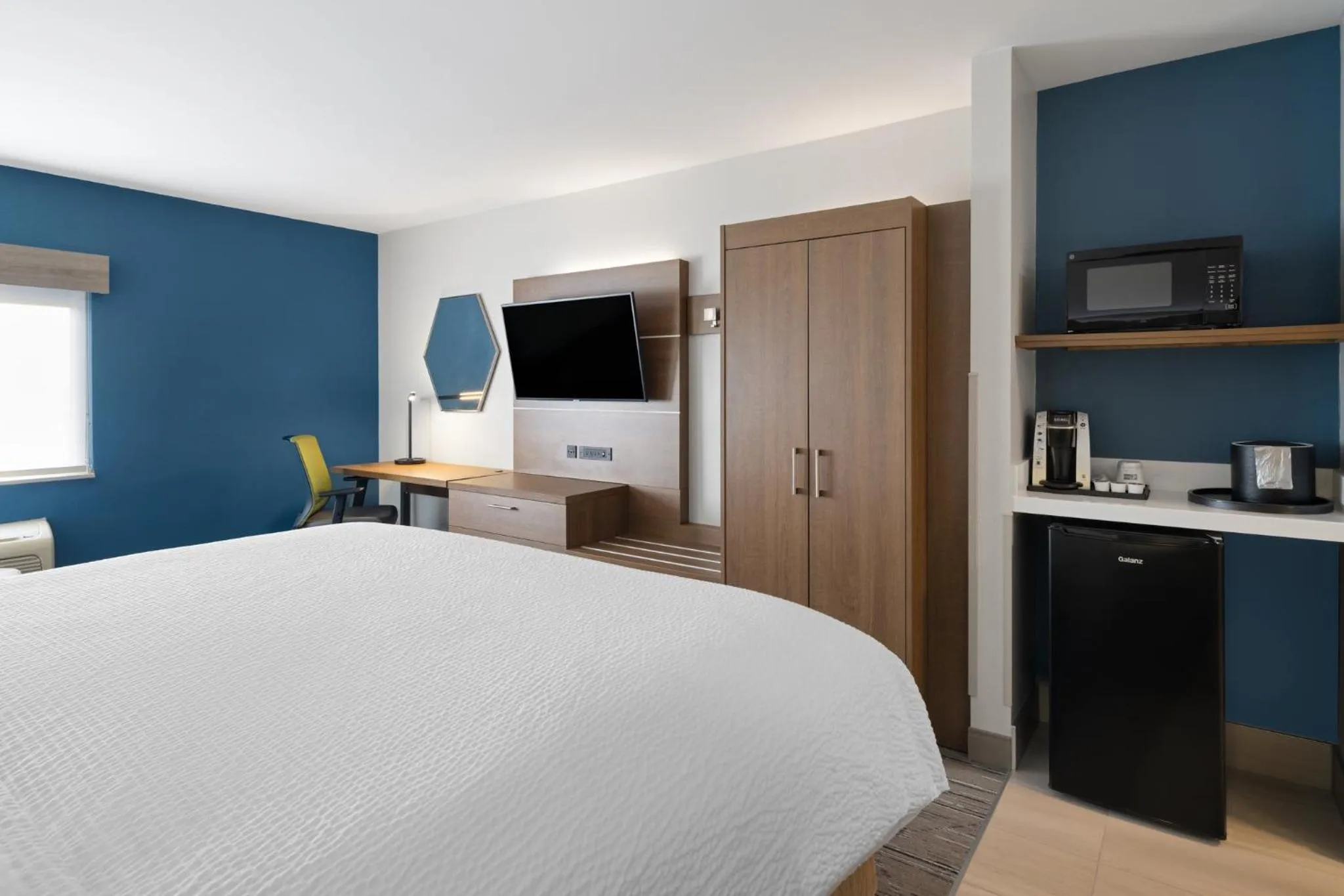 Photo of the whole room, Bed in Holiday Inn Express Sheboygan-Kohler / I-43 by IHG