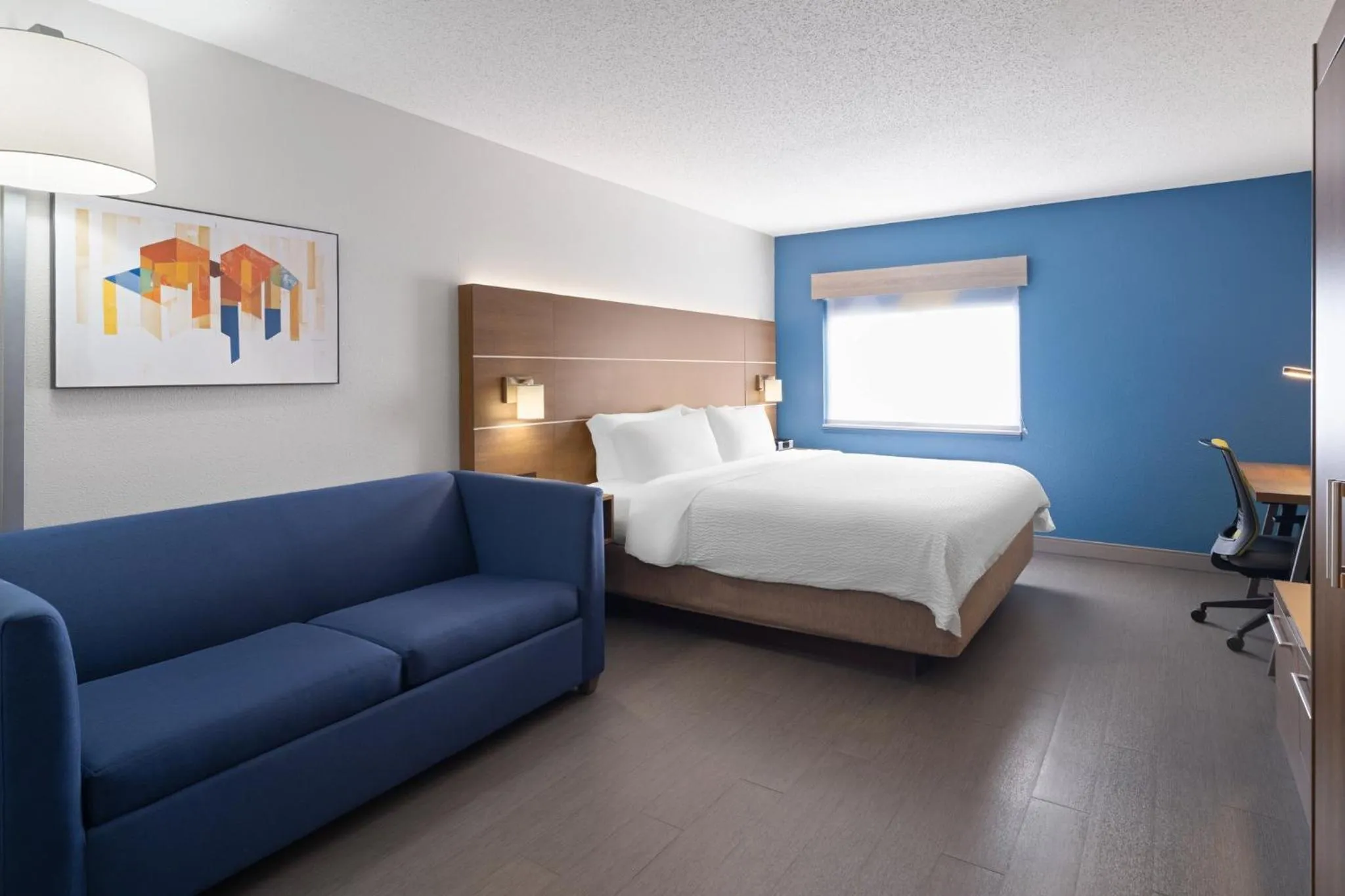 Photo of the whole room, Bed in Holiday Inn Express Sheboygan-Kohler / I-43 by IHG