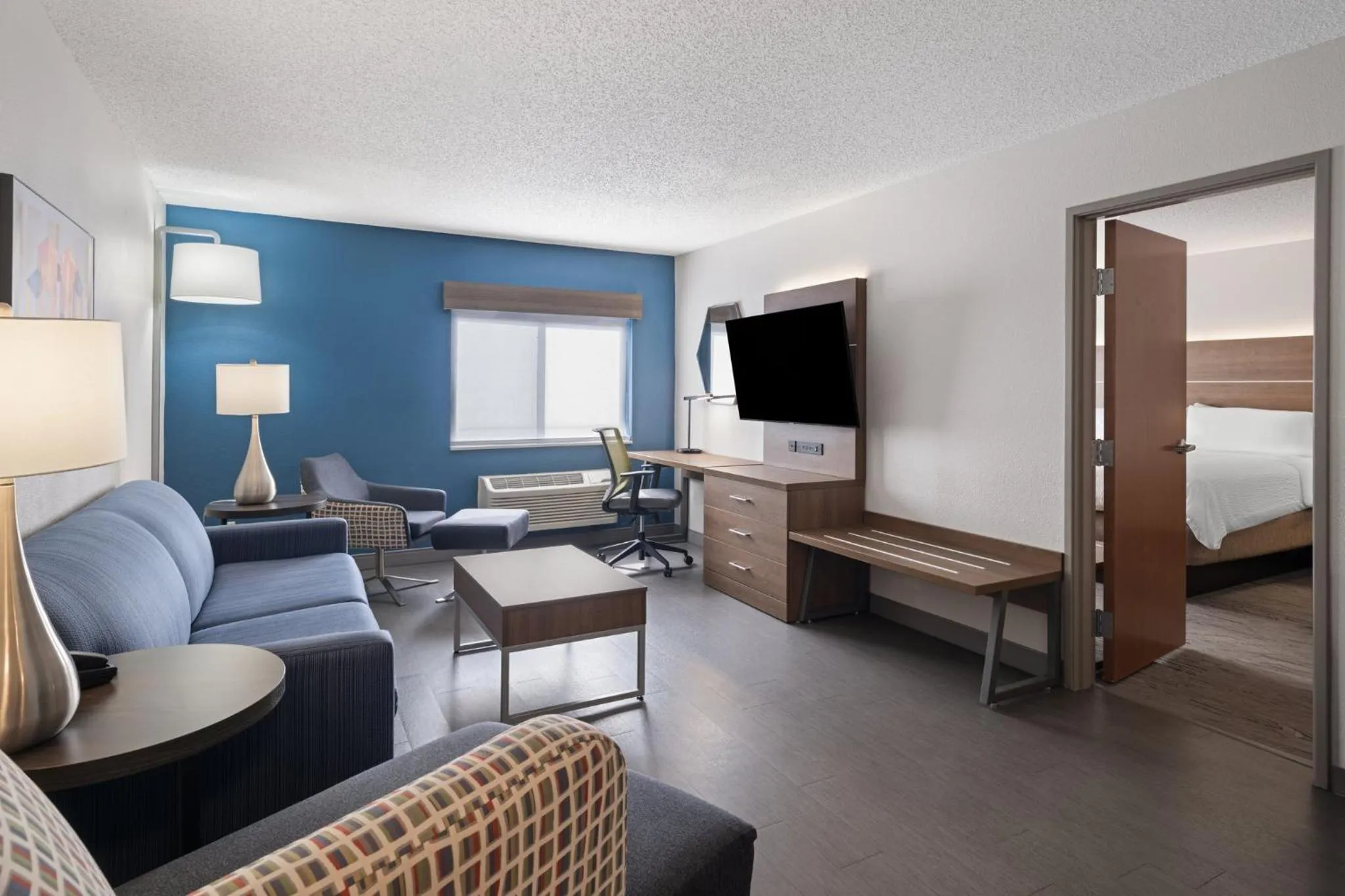 Photo of the whole room, Bed in Holiday Inn Express Sheboygan-Kohler / I-43 by IHG