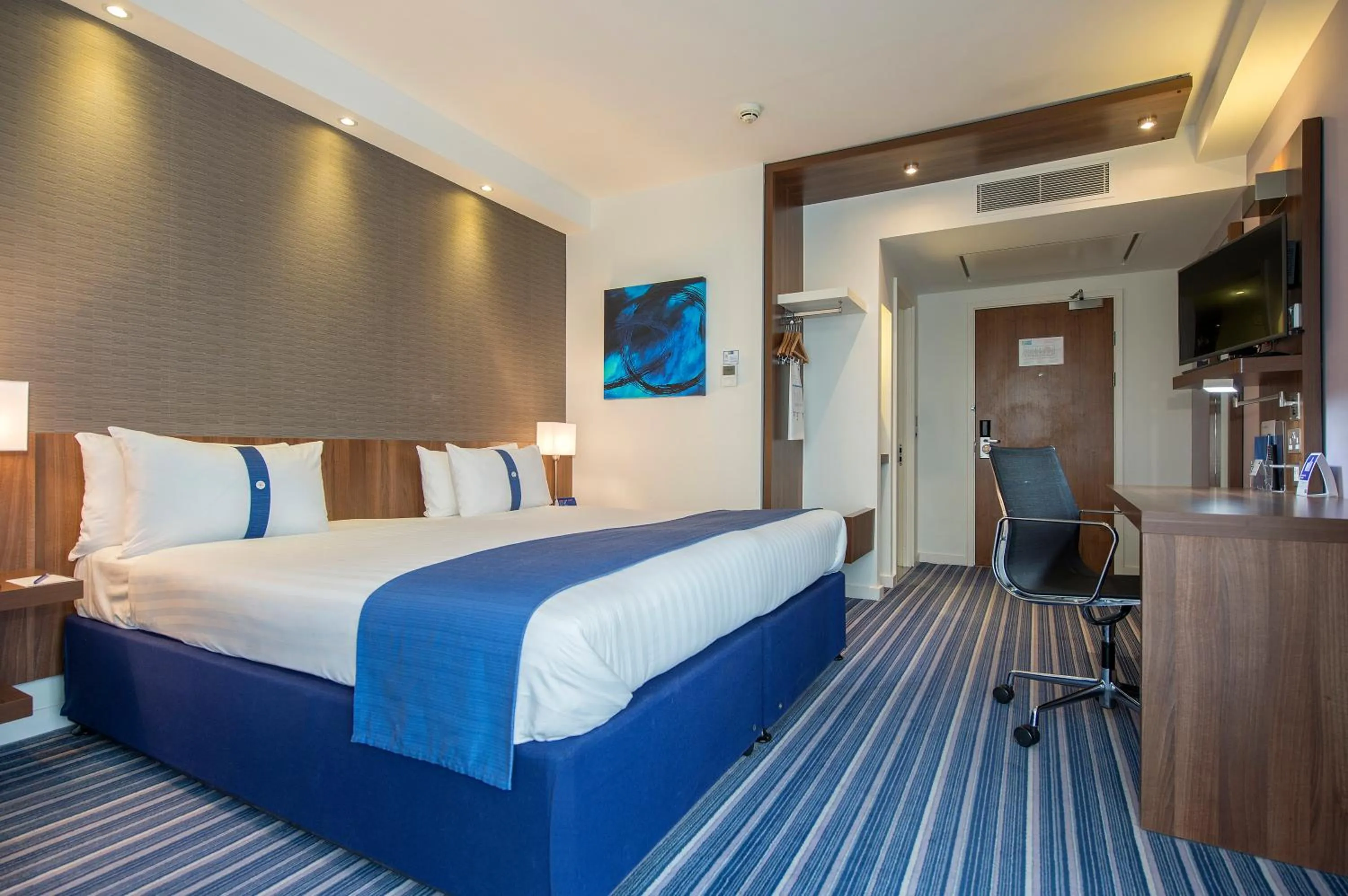 Bedroom in Holiday Inn Express Sheffield City Centre by IHG