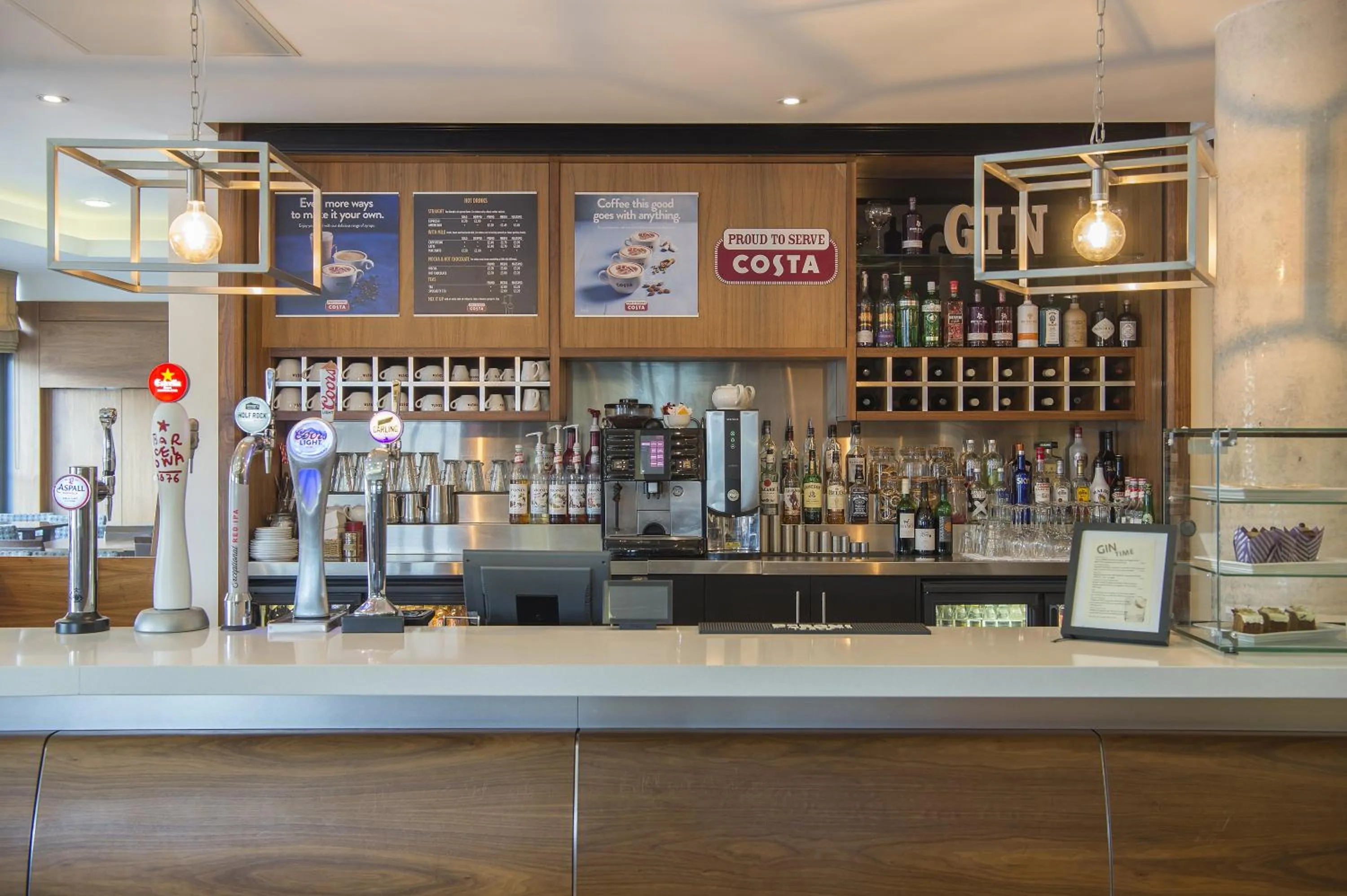 Lounge or bar in Holiday Inn Express Sheffield City Centre by IHG
