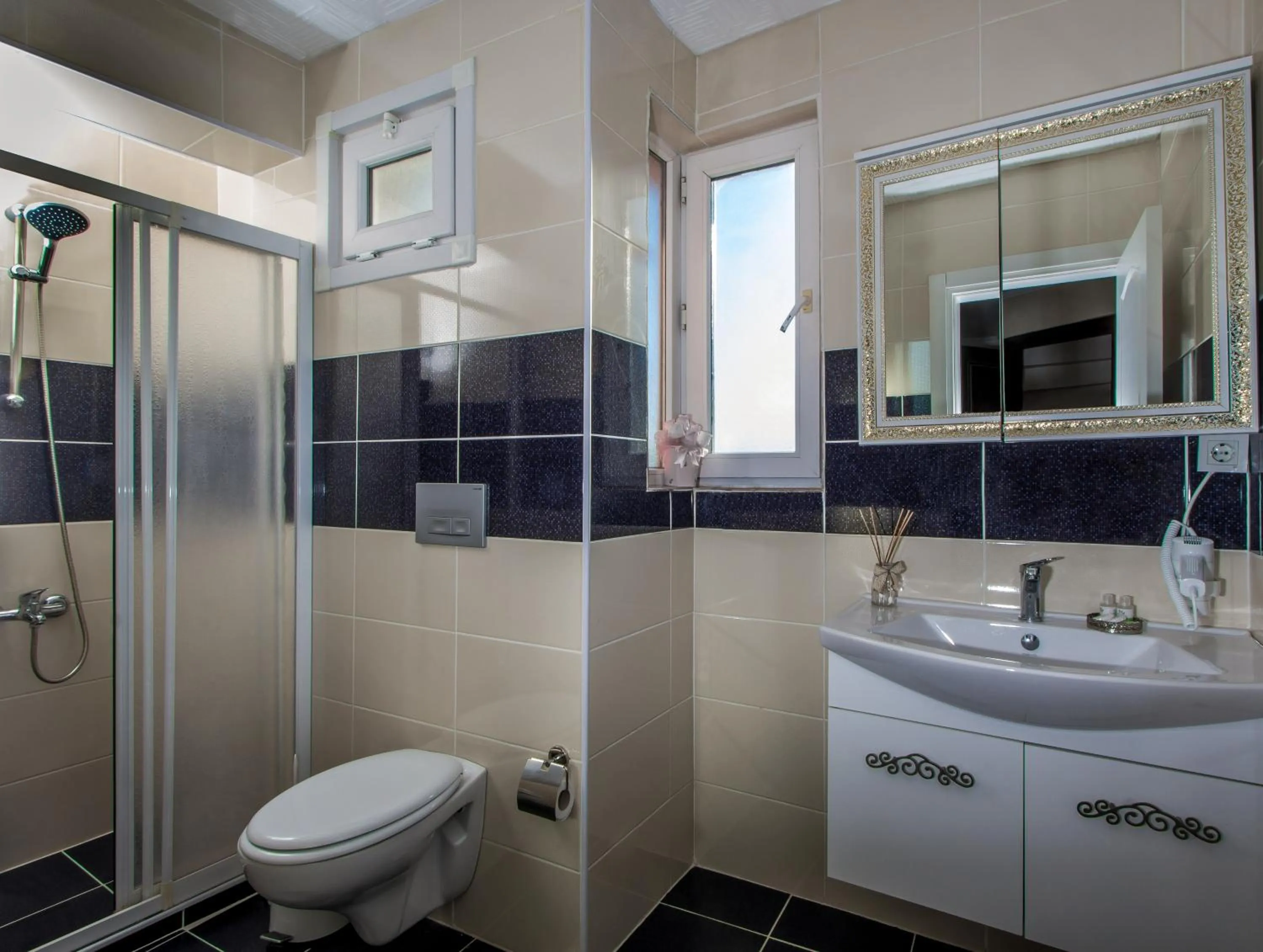 Shower, Bathroom in carvan hotel