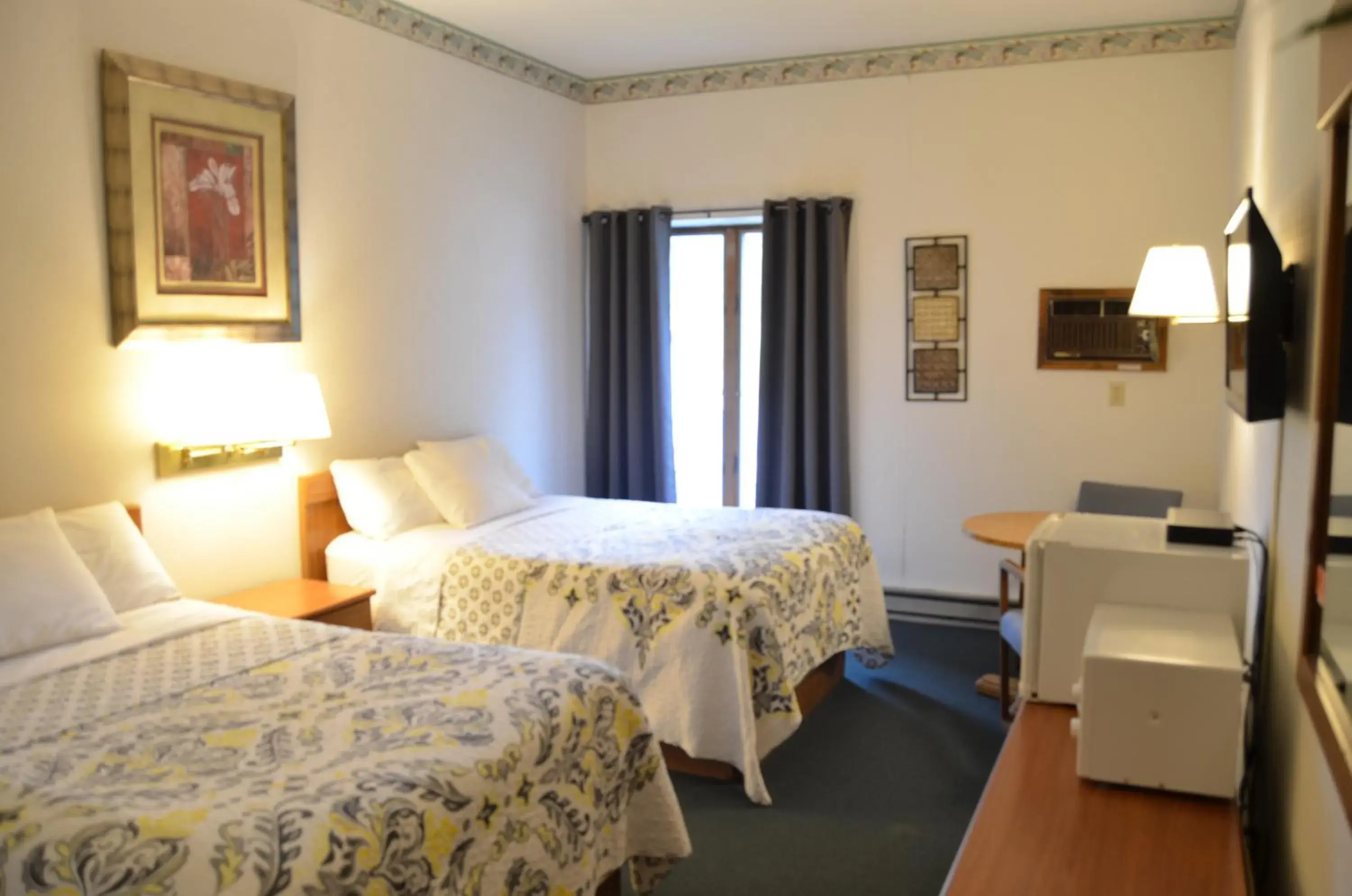 Double Room - Disability Access in Lake Ontario Motel & Inn Double Room - Disability Access in Lake Ontario Motel & Inn