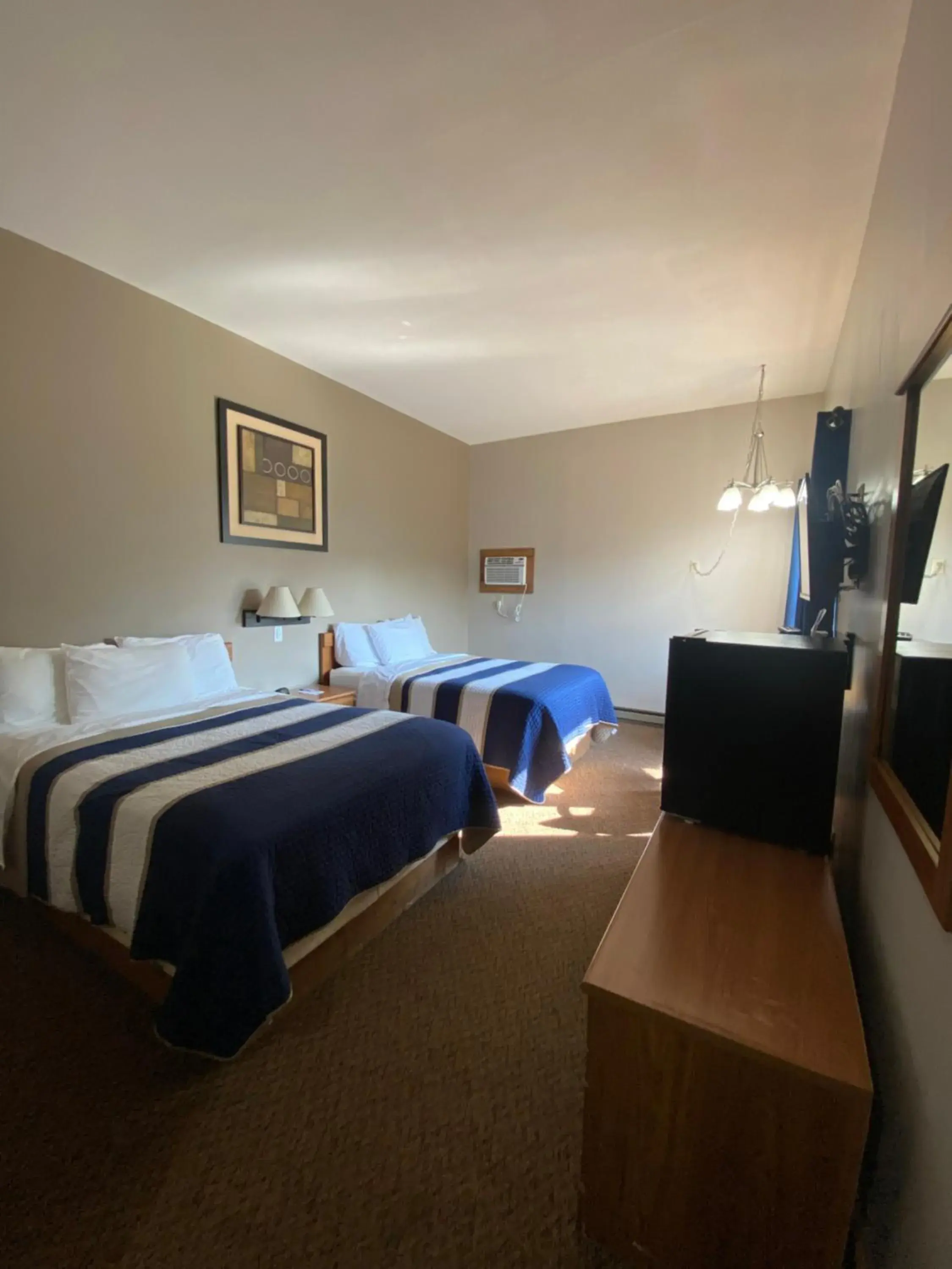 Double Room in Lake Ontario Motel & Inn Double Room in Lake Ontario Motel & Inn