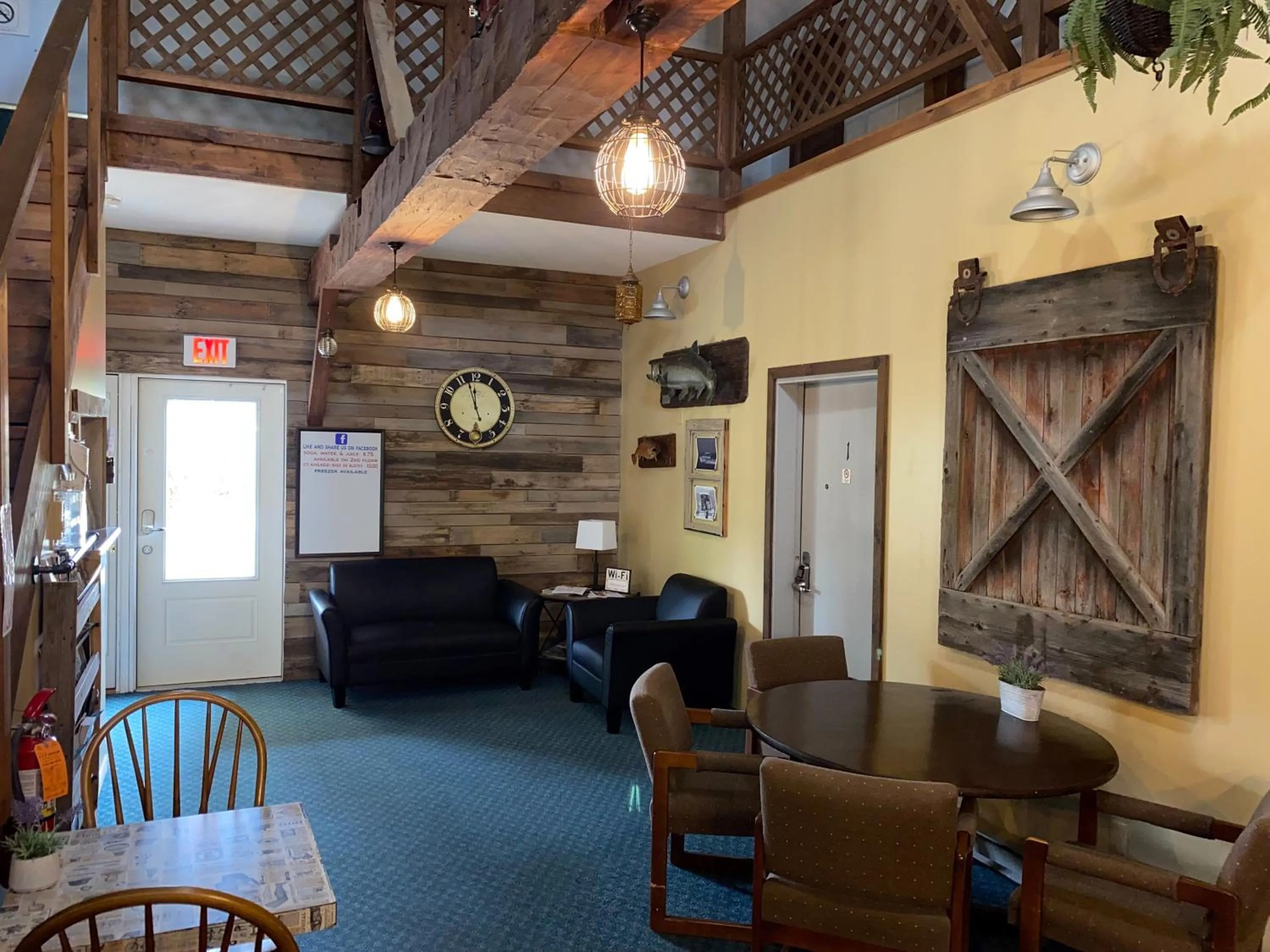 Lobby or reception in Lake Ontario Motel & Inn