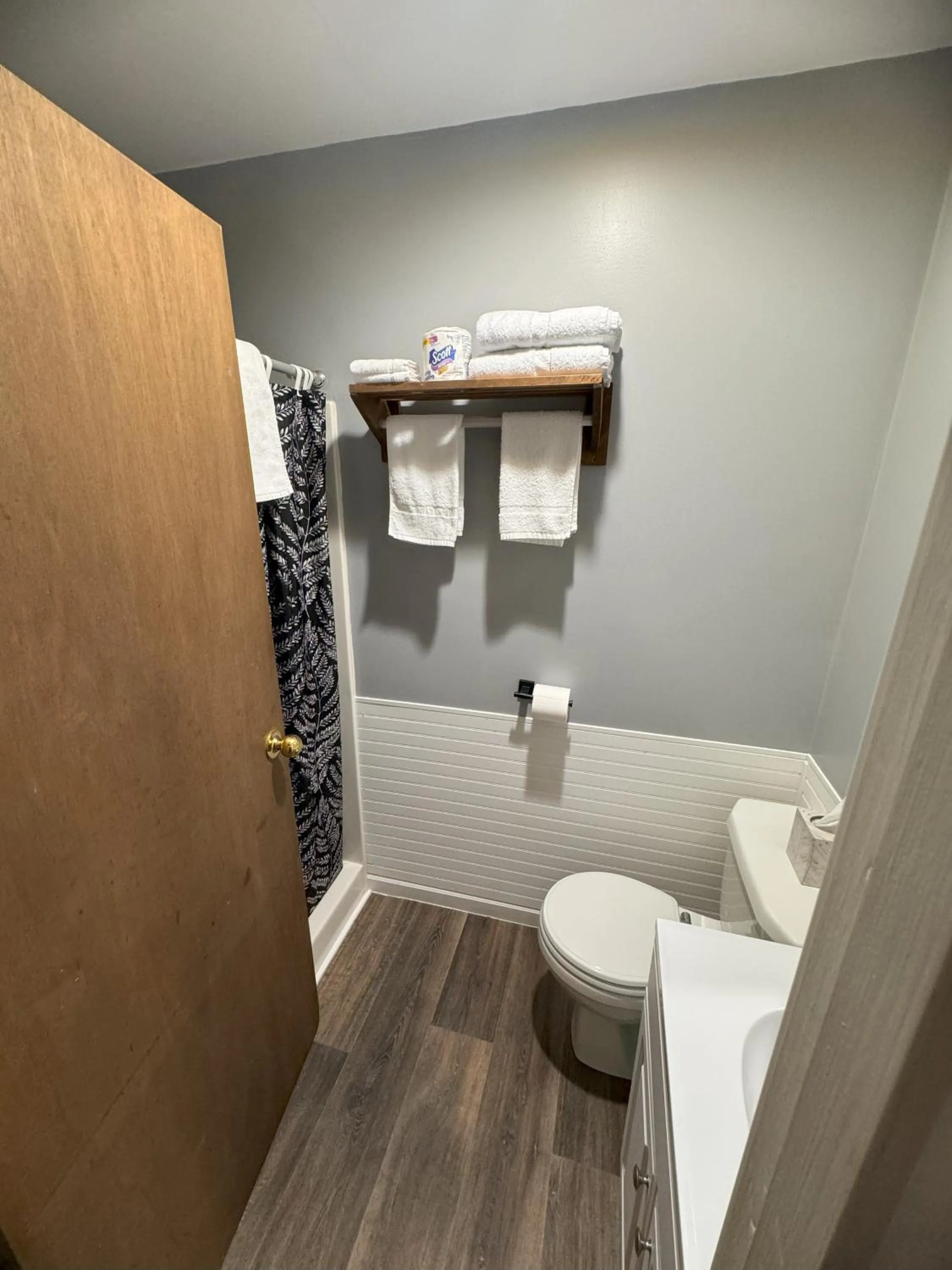 Bathroom in Lake Ontario Motel & Inn