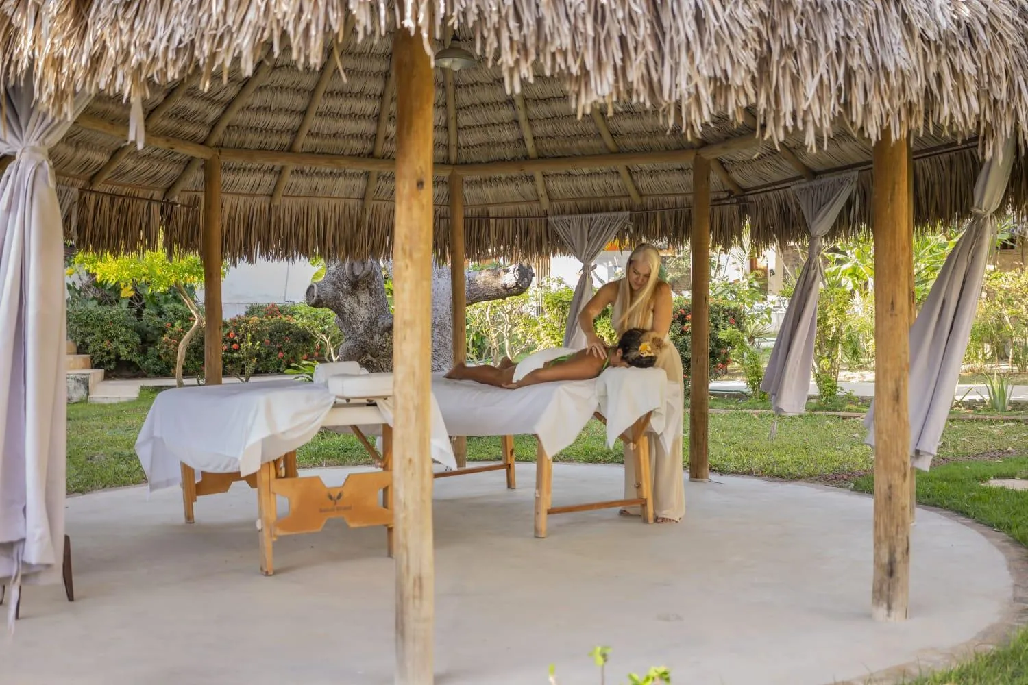 Massage in Casa Suiça Brasileira